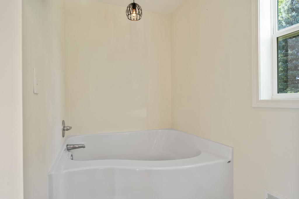 Charlevoix, Michigan, 49720, United States, 5 Bedrooms Bedrooms, ,3 BathroomsBathrooms,Residential,For Sale,1916924