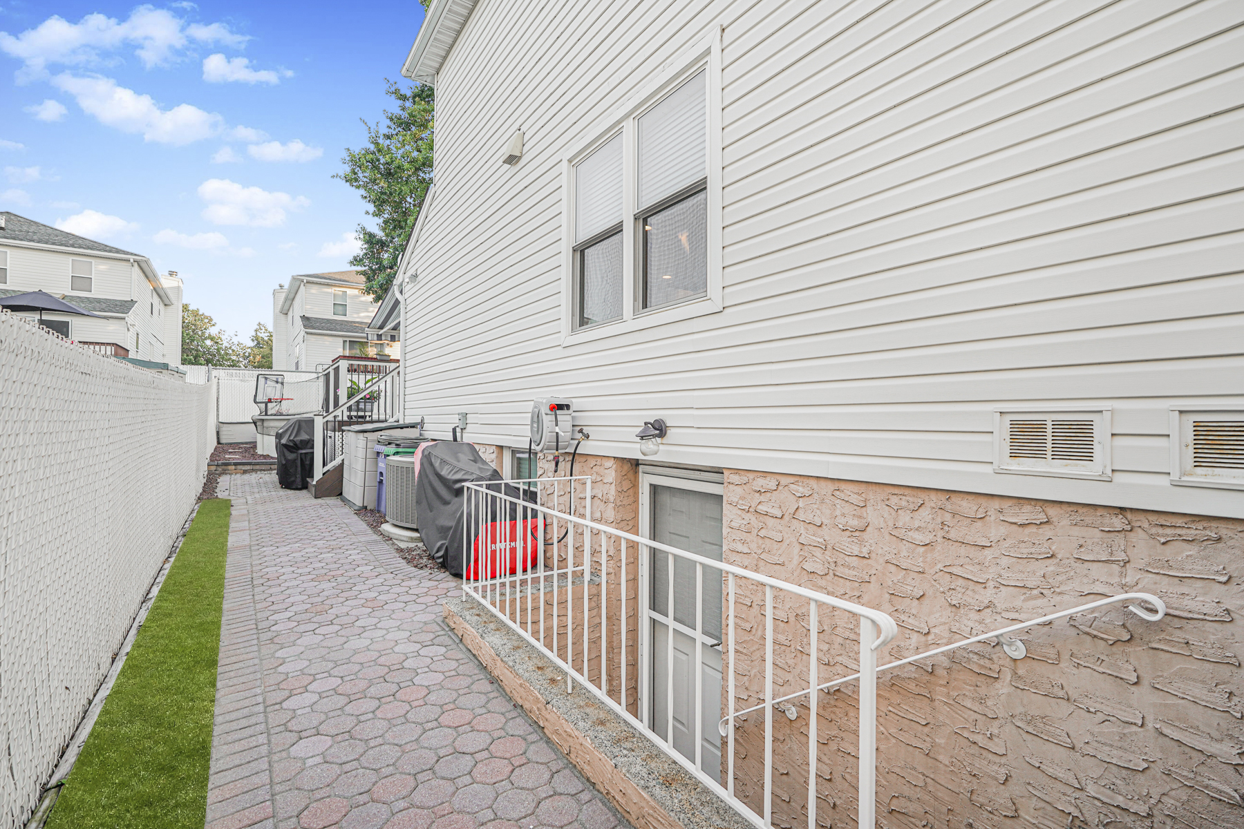 Staten Island, New York, 10309, United States, 3 Bedrooms Bedrooms, ,2 BathroomsBathrooms,Residential,For Sale,1935942