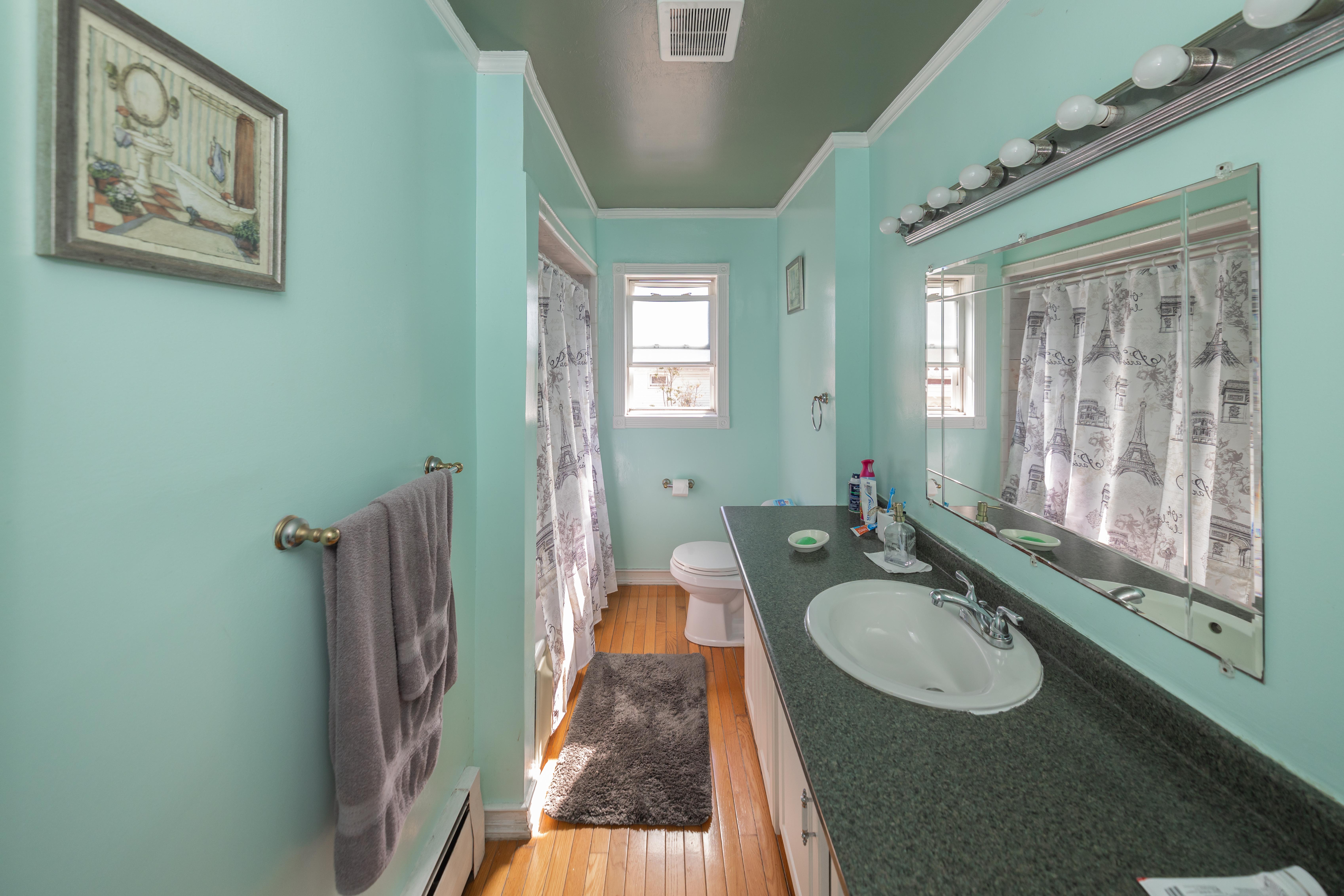 Chelsea, Massachusetts, 02150, United States, 5 Bedrooms Bedrooms, ,2 BathroomsBathrooms,Residential,For Sale,1983279