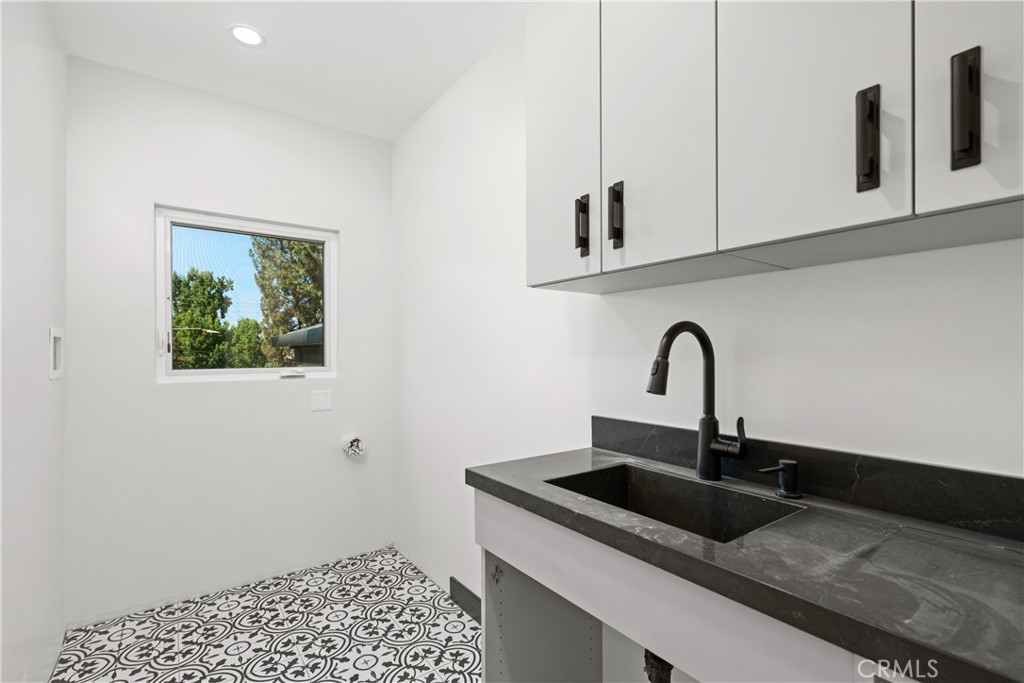 Encino, California, 91316, United States, 4 Bedrooms Bedrooms, ,3 BathroomsBathrooms,Residential,For Sale,1906863