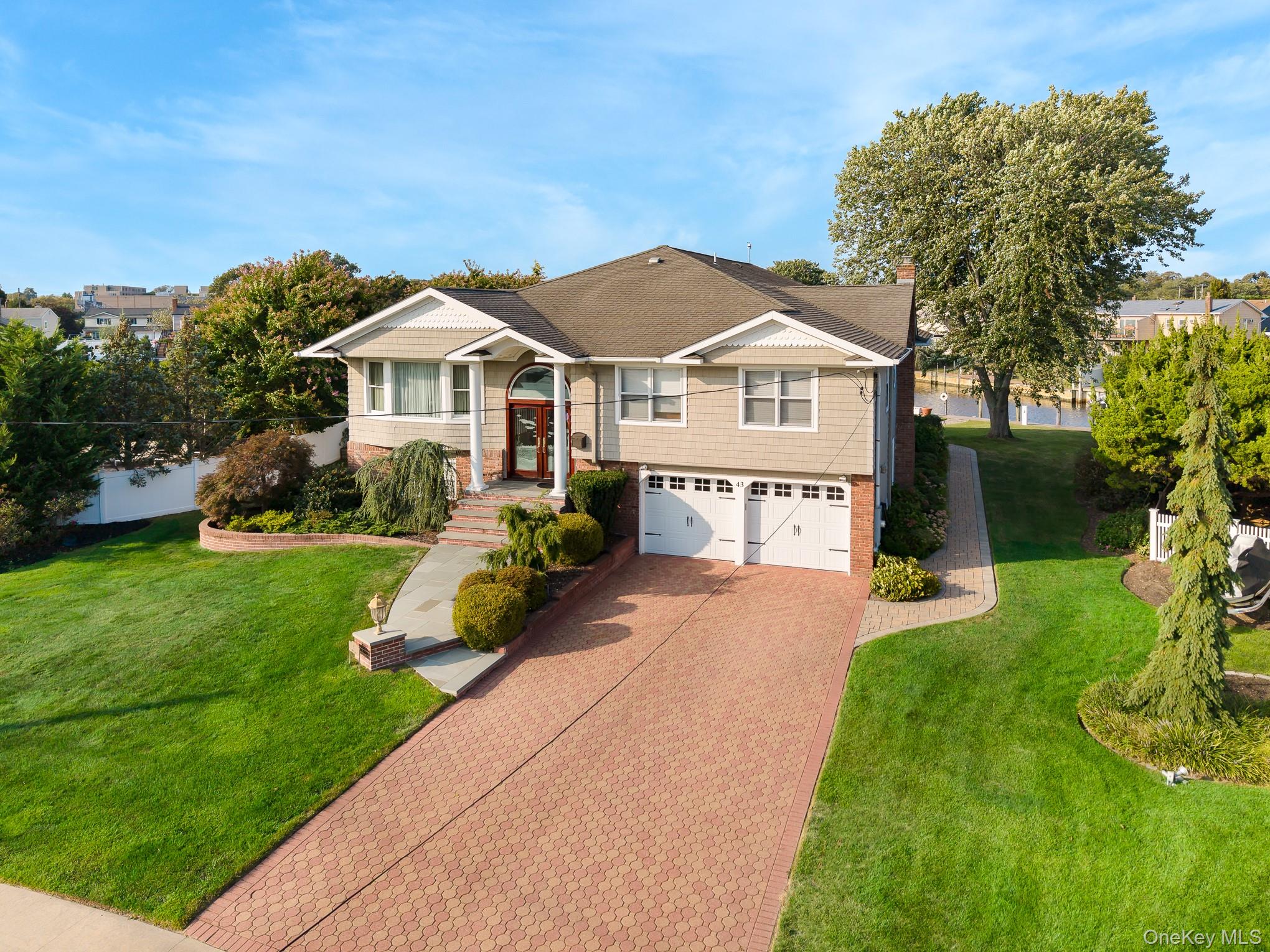 West Islip, New York, 11795, United States, 5 Bedrooms Bedrooms, ,5 BathroomsBathrooms,Residential,For Sale,1943882
