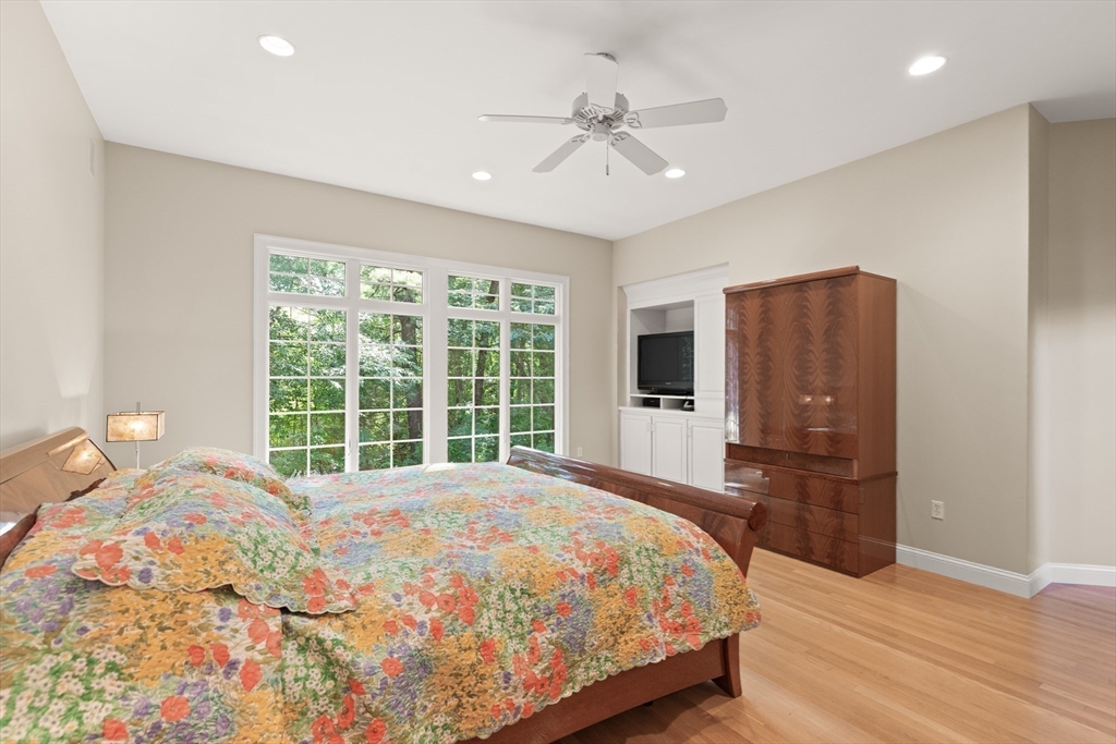 Topsfield, Massachusetts, 01983, United States, 4 Bedrooms Bedrooms, ,4 BathroomsBathrooms,Residential,For Sale,1901084