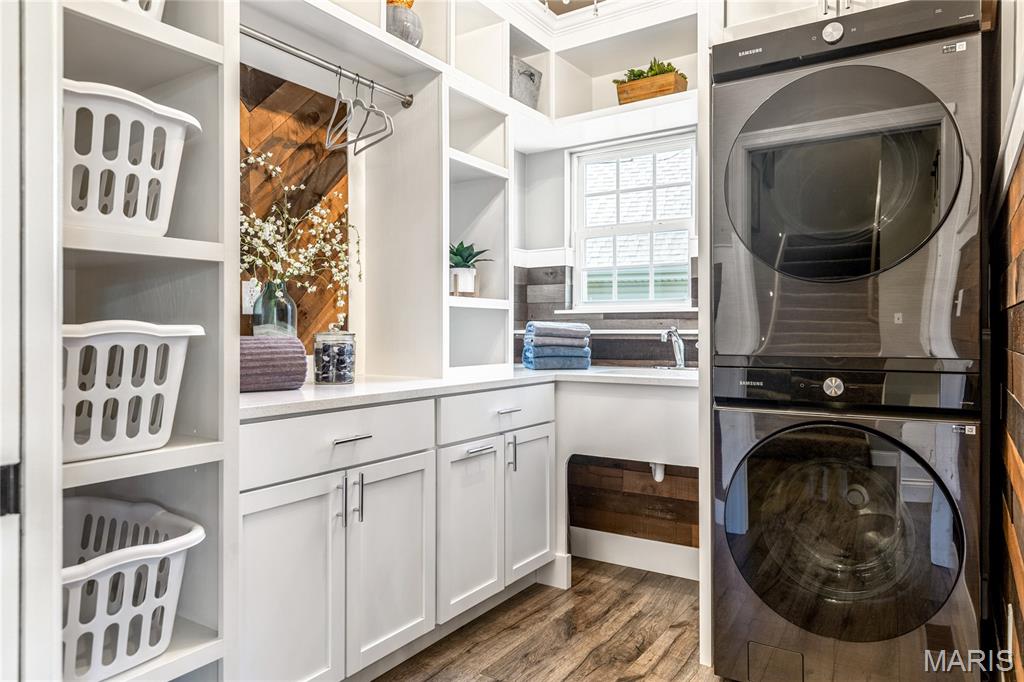 Lake St Louis, Missouri, 63367, United States, 4 Bedrooms Bedrooms, ,4 BathroomsBathrooms,Residential,For Sale,1987646