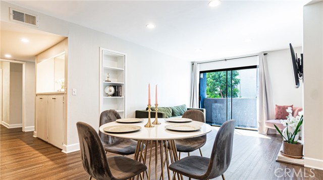 Hollywood Hills, California, 90068, United States, 2 Bedrooms Bedrooms, ,2 BathroomsBathrooms,Residential,For Sale,1981574