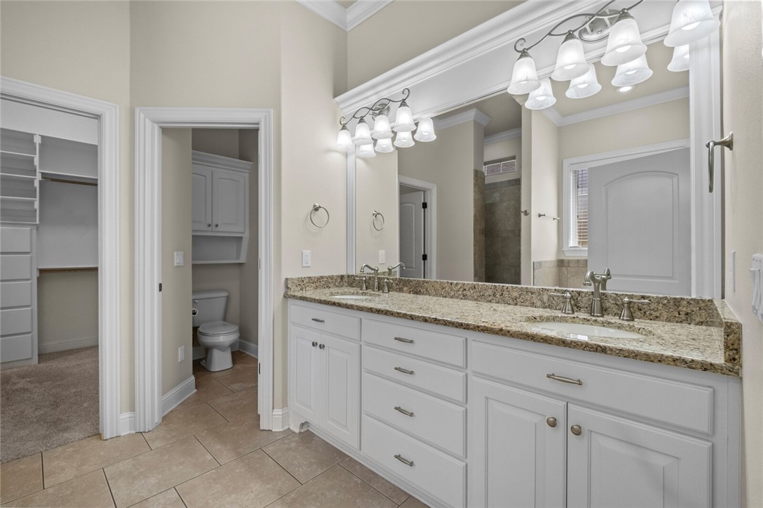 Rogers, Arkansas, 72758, United States, 5 Bedrooms Bedrooms, ,4 BathroomsBathrooms,Residential,For Sale,1882904