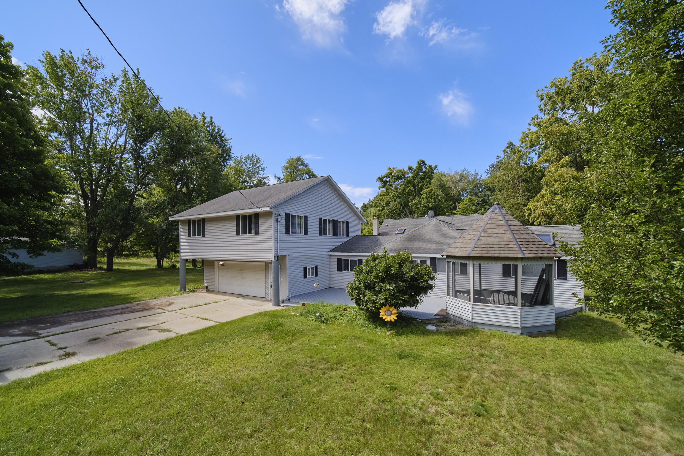 Manistee, Michigan, 49660, United States, 7 Bedrooms Bedrooms, ,3 BathroomsBathrooms,Residential,For Sale,1943241