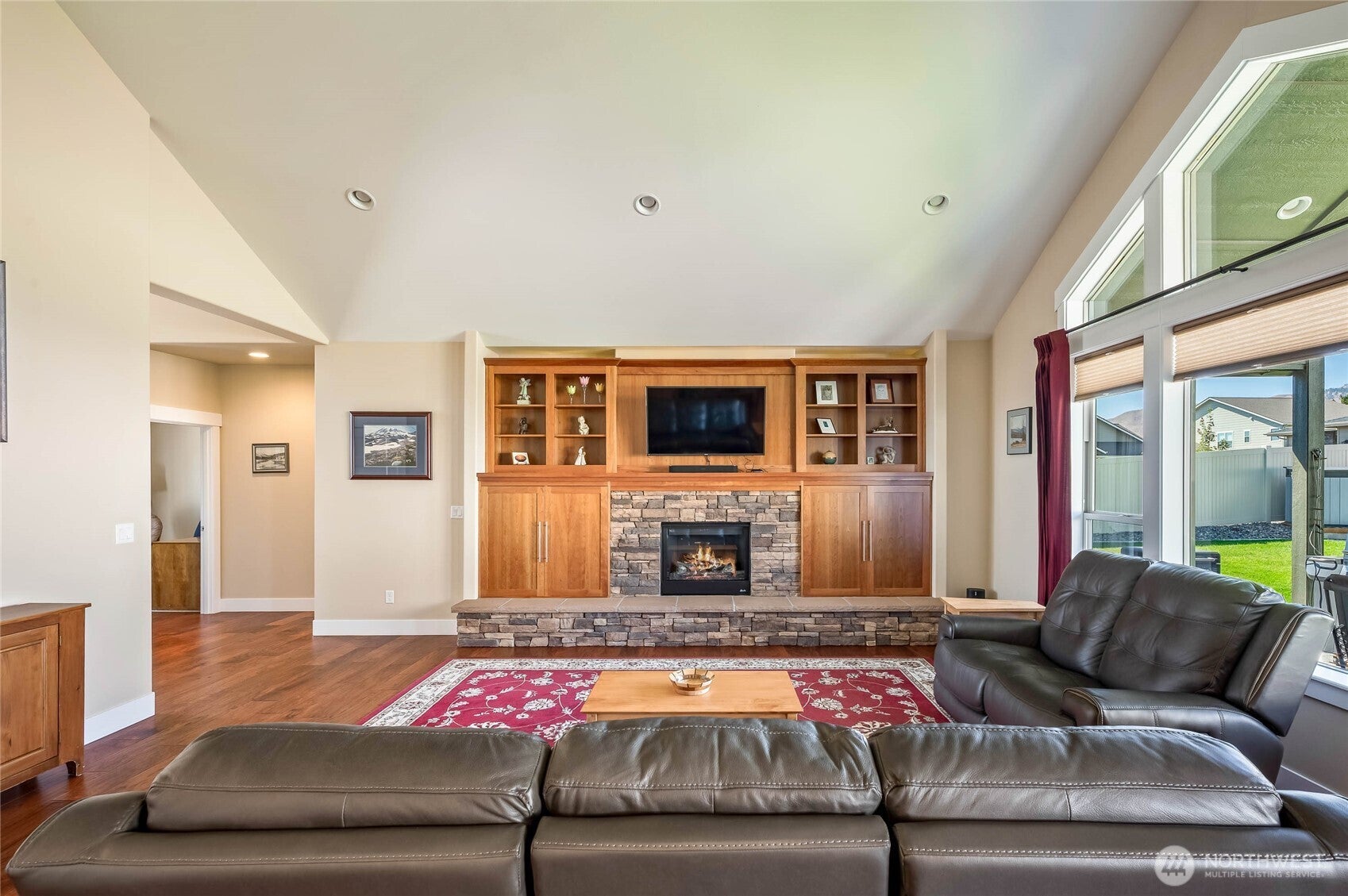 Wenatchee, Washington, 98801, United States, 3 Bedrooms Bedrooms, ,2 BathroomsBathrooms,Residential,For Sale,1892856