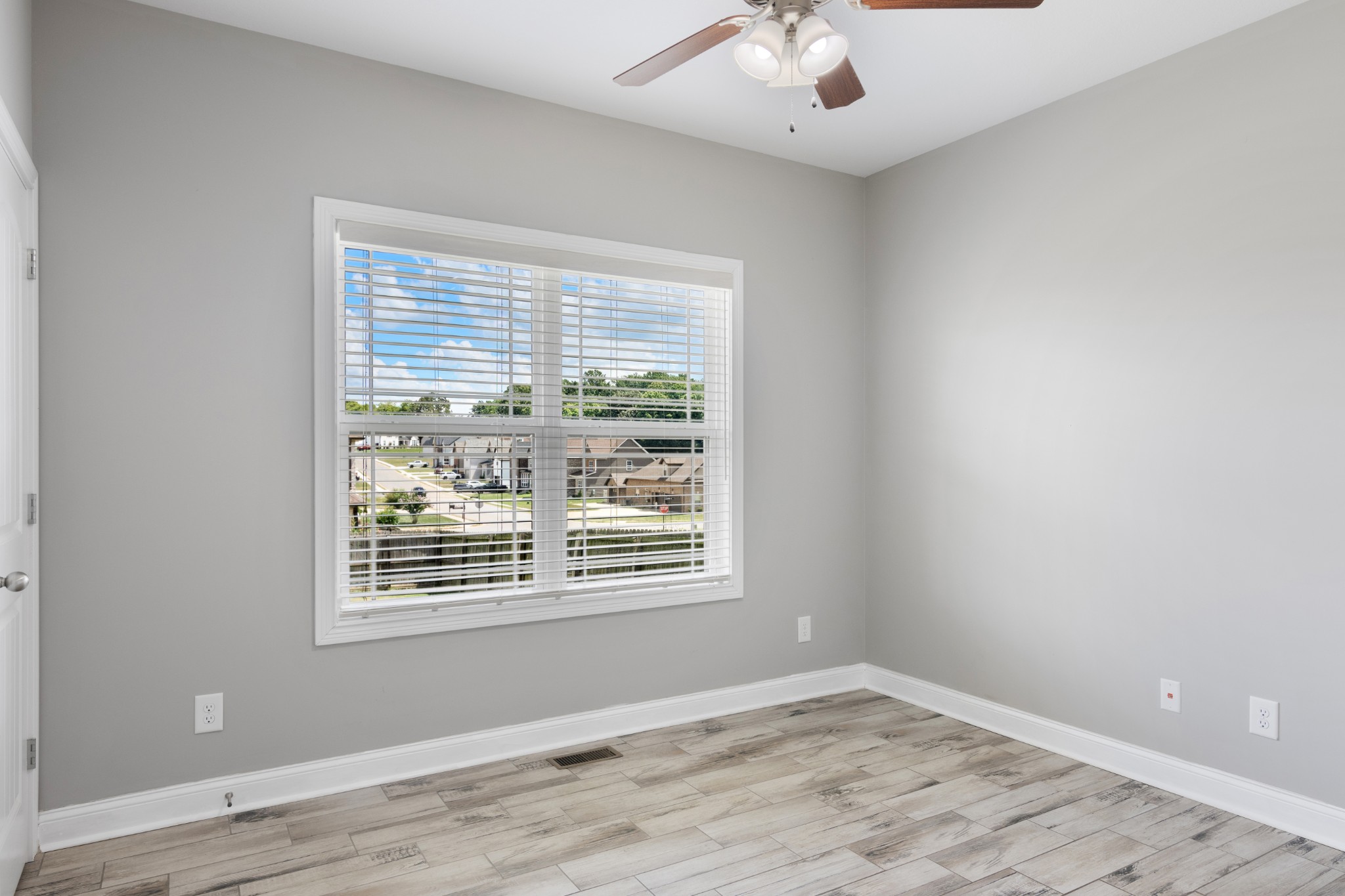 Clarksville, Tennessee, 37043, United States, 5 Bedrooms Bedrooms, ,4 BathroomsBathrooms,Residential,For Sale,1975936