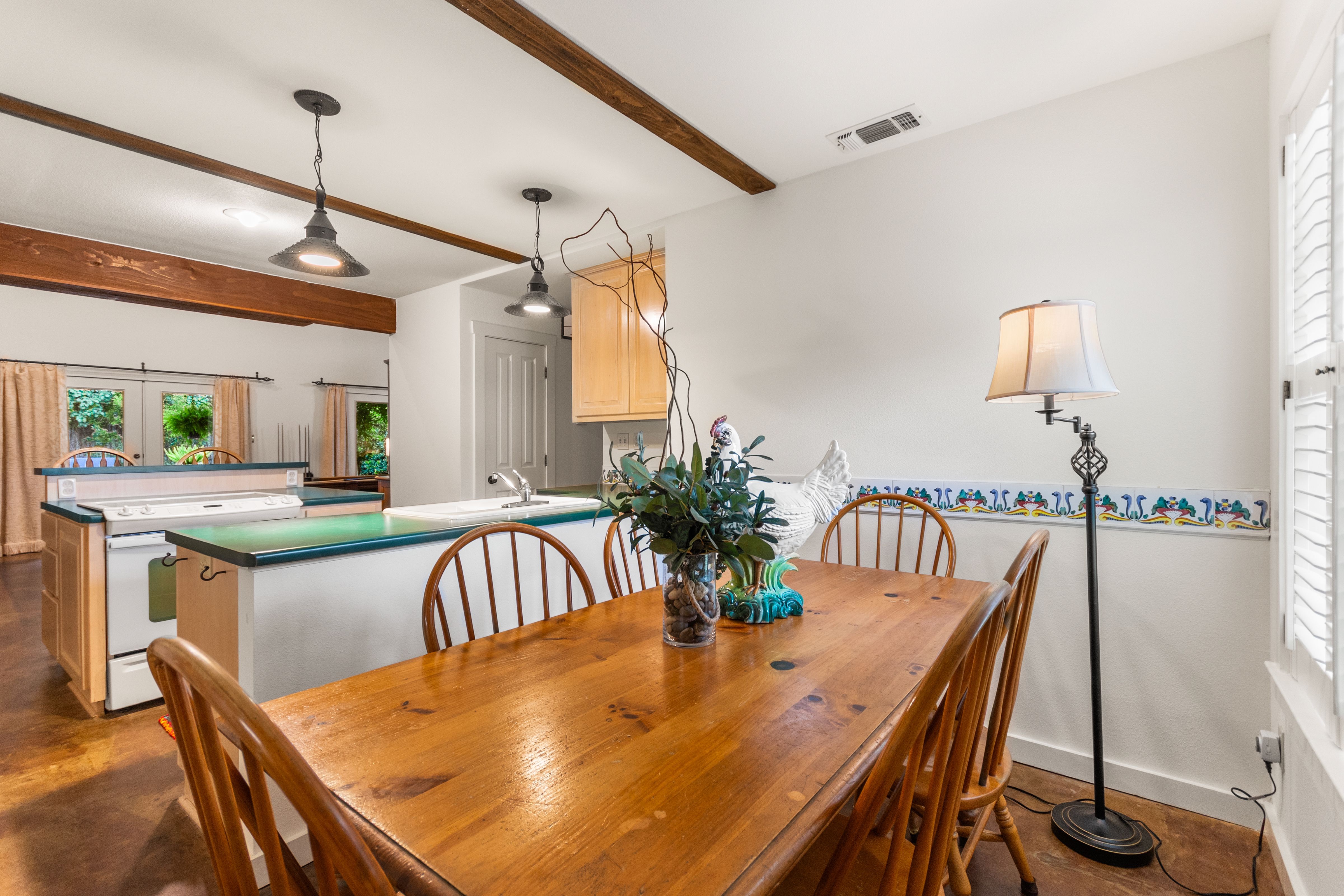  Privacy, Hill Country Charm and Income Potential - 物件實景