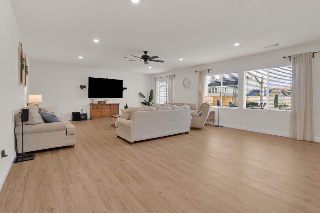 Victorville, California, 92392, United States, 4 Bedrooms Bedrooms, ,3 BathroomsBathrooms,Residential,For Sale,1993881