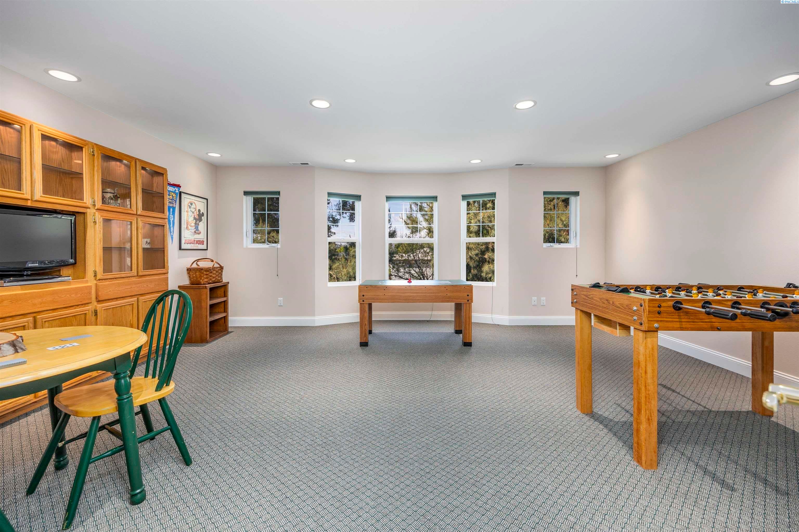 Pasco, Washington, 99301, United States, 3 Bedrooms Bedrooms, ,3 BathroomsBathrooms,Residential,For Sale,1979985