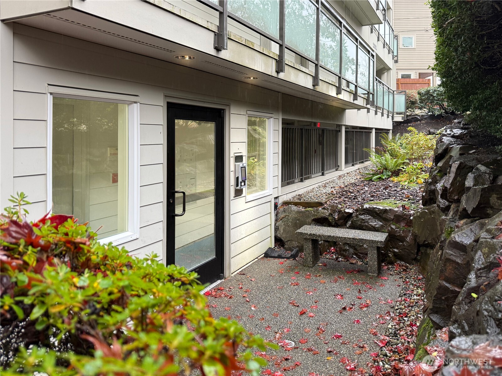 Seattle, Washington, 98199, United States, 2 Bedrooms Bedrooms, ,2 BathroomsBathrooms,Residential,For Sale,1998724