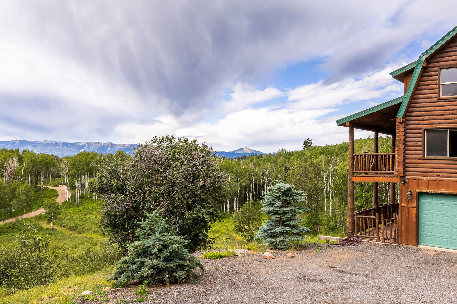  Large Cabin on 1.1 Acres with Scenic Mountain Views - 物件實景