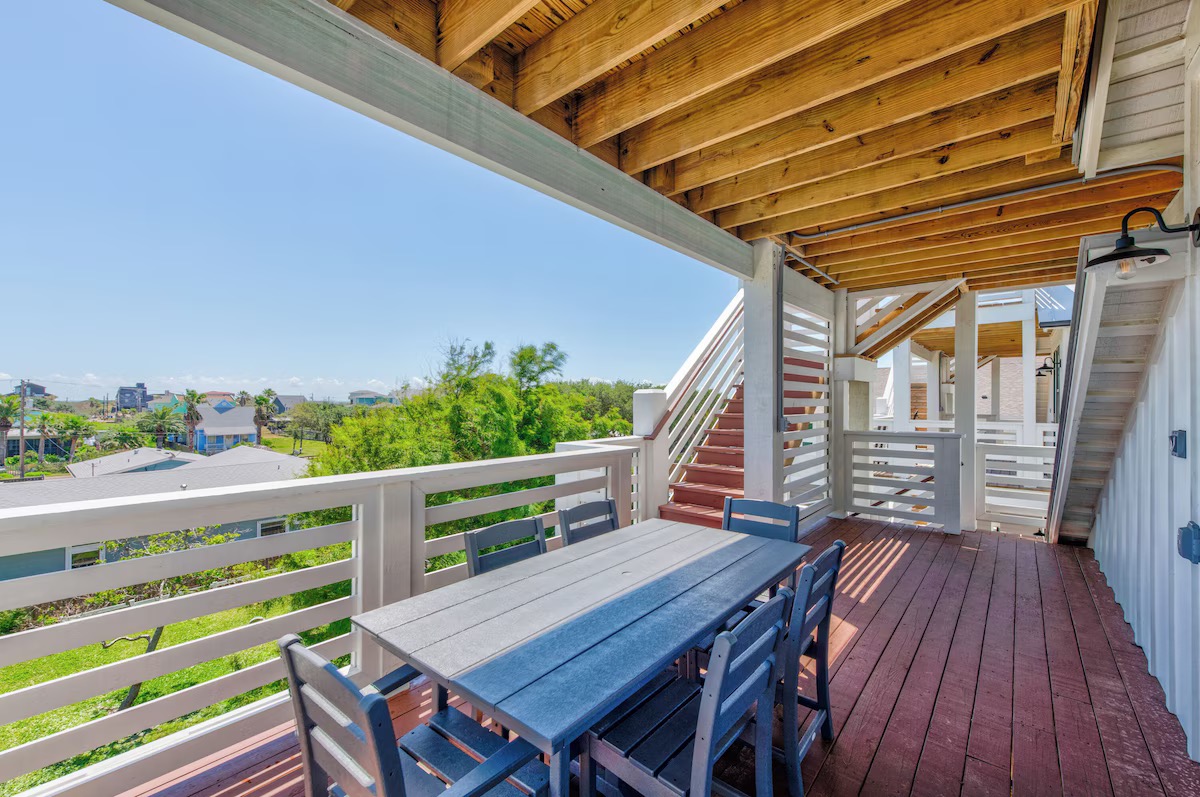 Port Aransas, Texas, 78373, United States, 5 Bedrooms Bedrooms, ,4 BathroomsBathrooms,Residential,For Sale,1982131