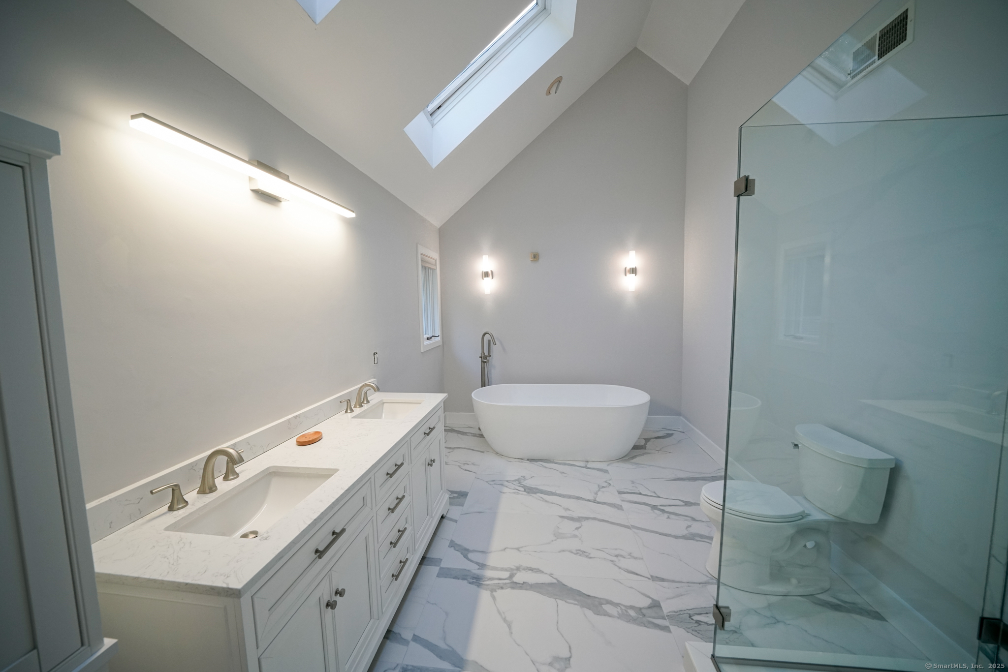 Glastonbury, Connecticut, 06033, United States, 5 Bedrooms Bedrooms, ,4 BathroomsBathrooms,Residential,For Sale,1902715