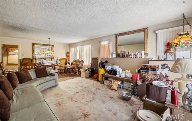 Los Angeles, California, 90018, United States, 2 Bedrooms Bedrooms, ,1 BathroomBathrooms,Residential,For Sale,1981345