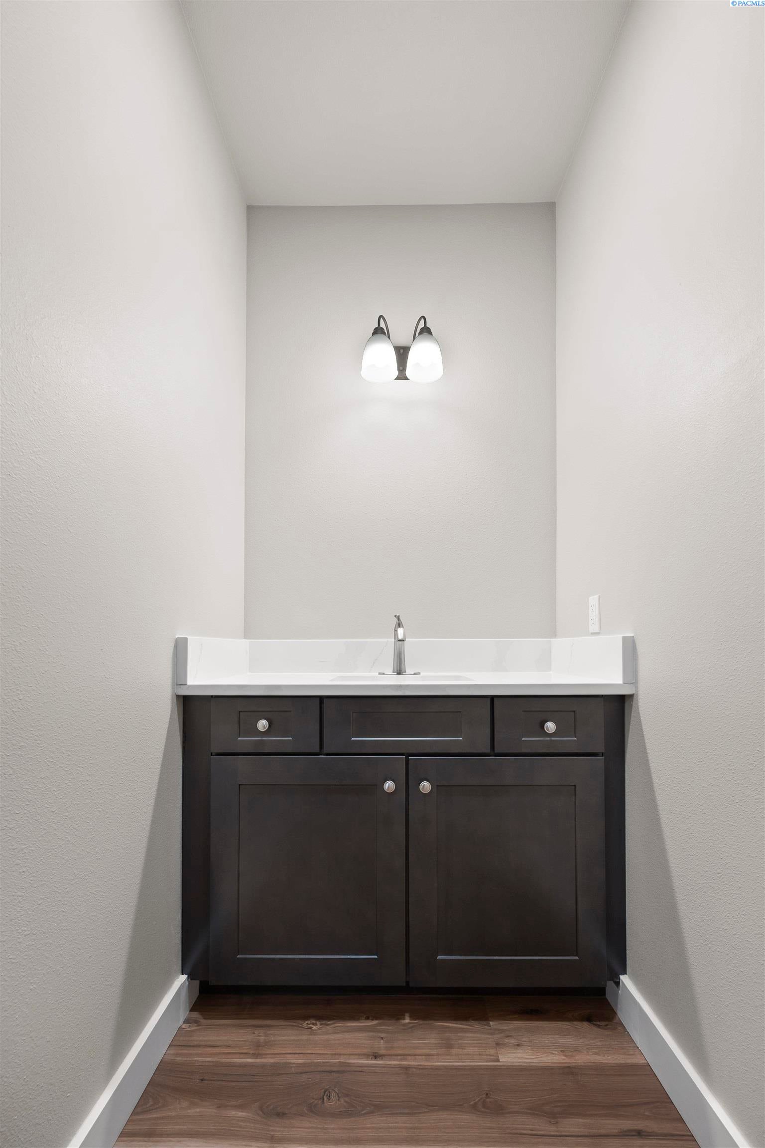 Prosser, Washington, 99350, United States, 3 Bedrooms Bedrooms, ,2 BathroomsBathrooms,Residential,For Sale,2027439