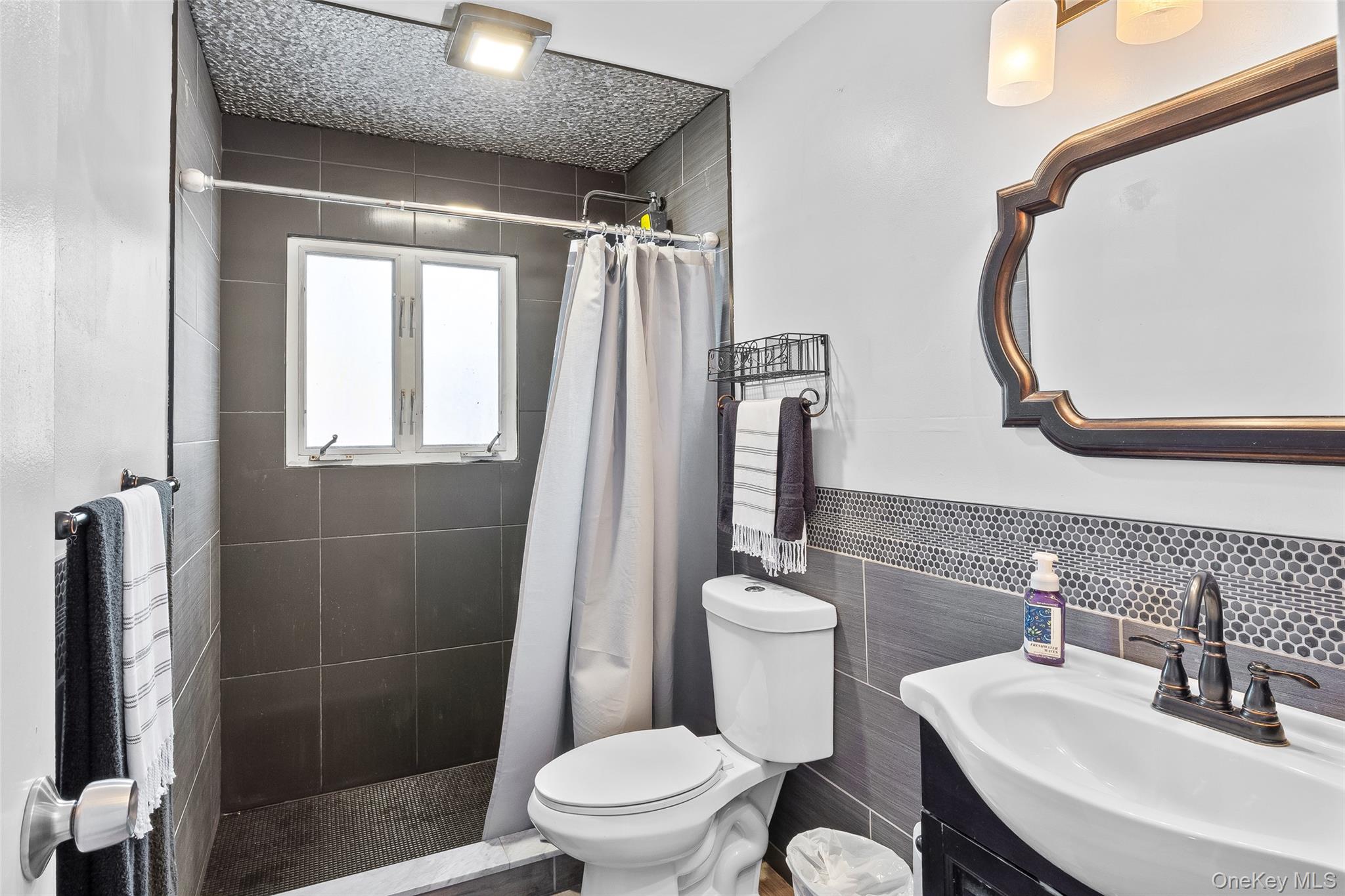 Farmingville, New York, 11738, United States, 4 Bedrooms Bedrooms, ,2 BathroomsBathrooms,Residential,For Sale,1928203