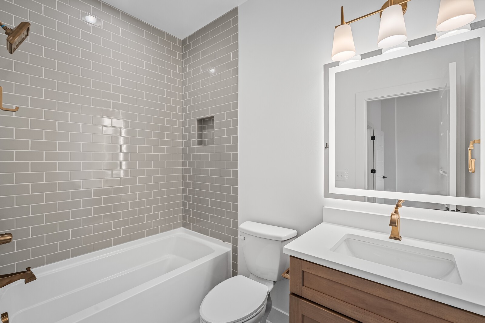 Nashville, Tennessee, 37206, United States, 4 Bedrooms Bedrooms, ,7 BathroomsBathrooms,Residential,For Sale,1989518