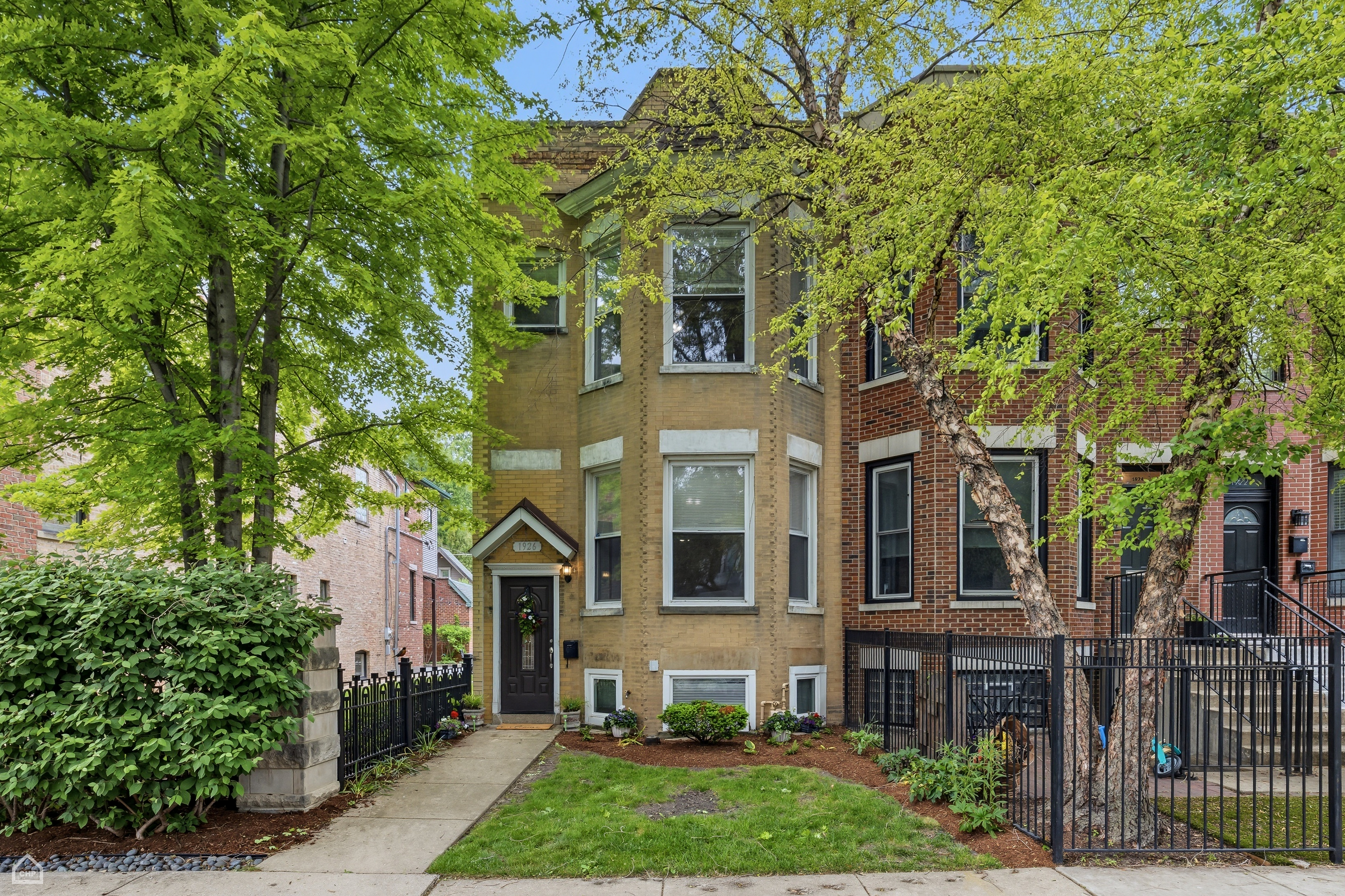  A Rare All-brick Corner Row House - 物件實景