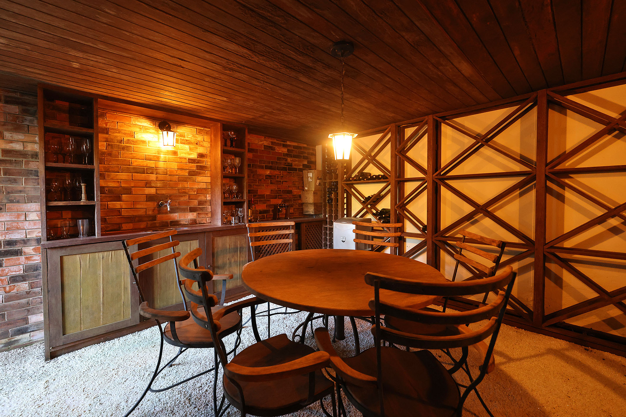  Mountain retreat with comprehensive leisure amenities and guest accommodations - 物件實景