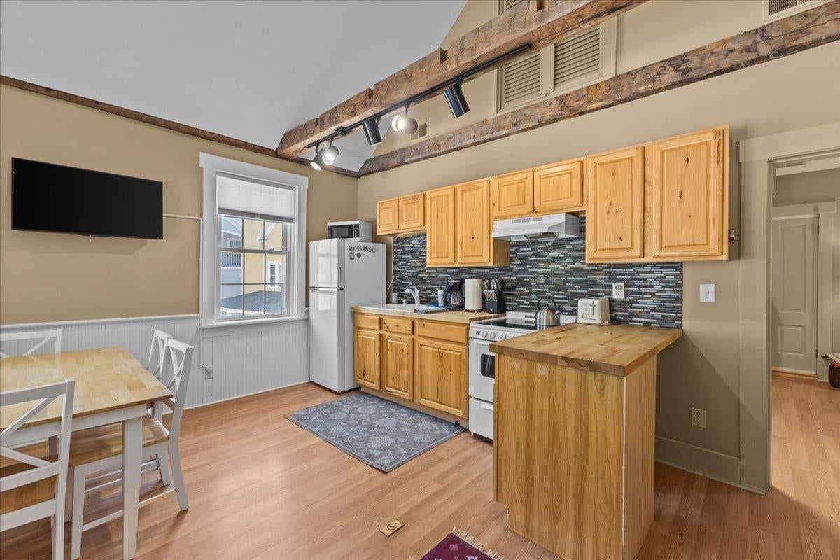 Stowe, Vermont, 05672, United States, 2 Bedrooms Bedrooms, ,2 BathroomsBathrooms,Residential,For Sale,2003002