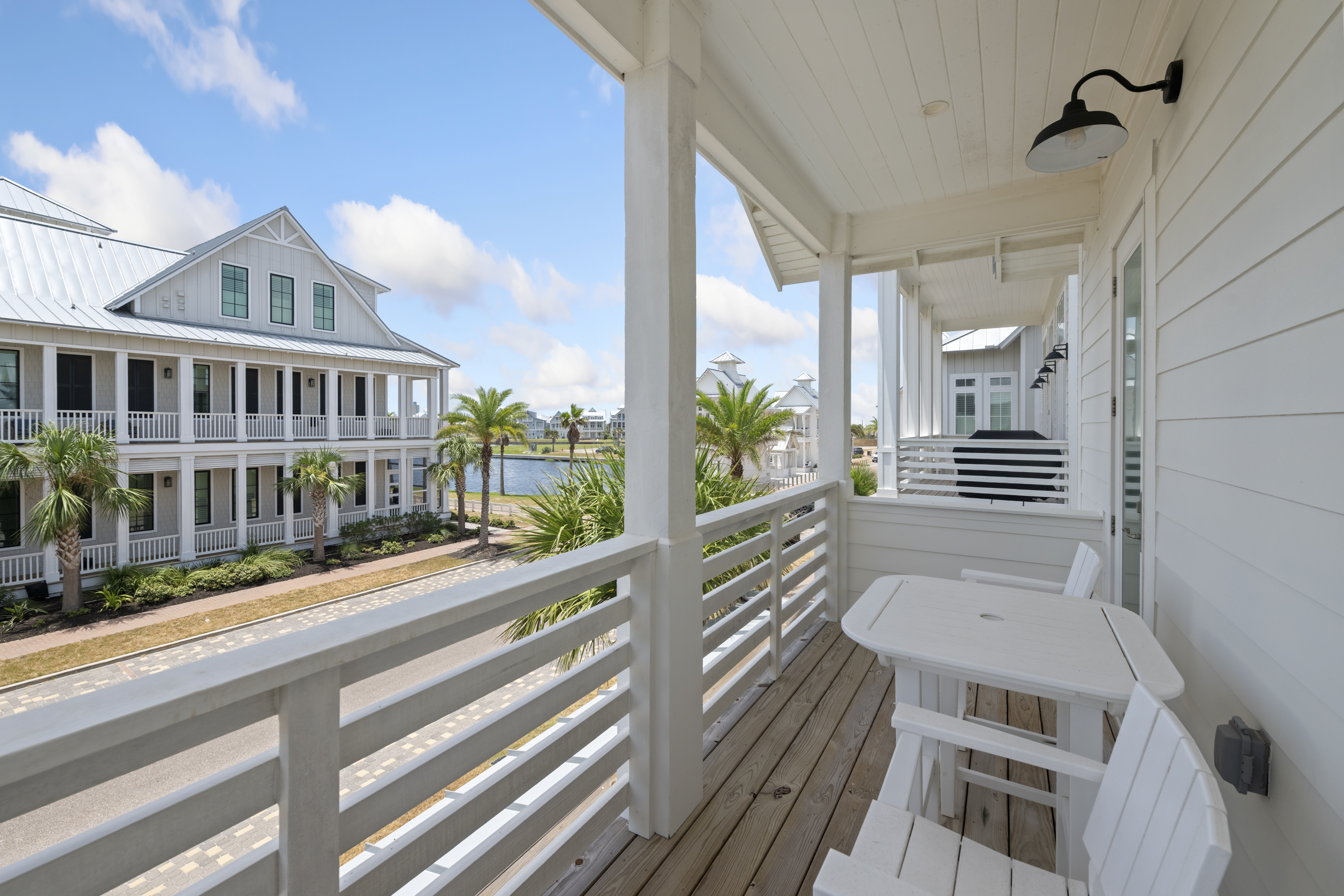  Corner Lot Luxury in Cinnamon Shore South - 物件實景