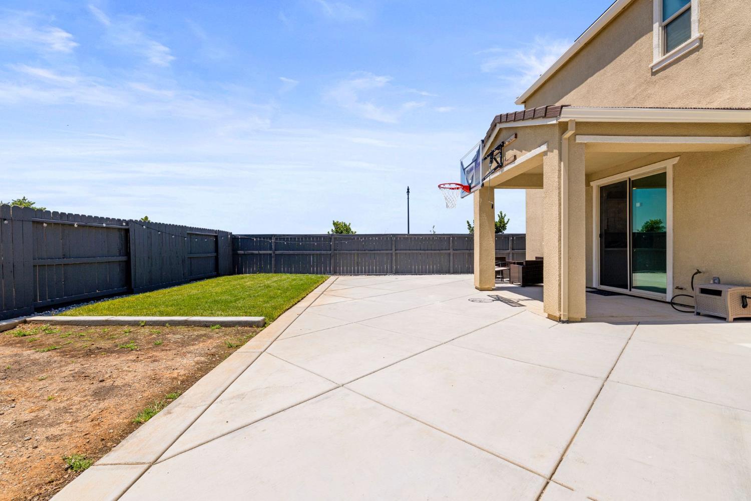 Elk Grove, California, 95757, United States, 4 Bedrooms Bedrooms, ,3 BathroomsBathrooms,Residential,For Sale,1879149