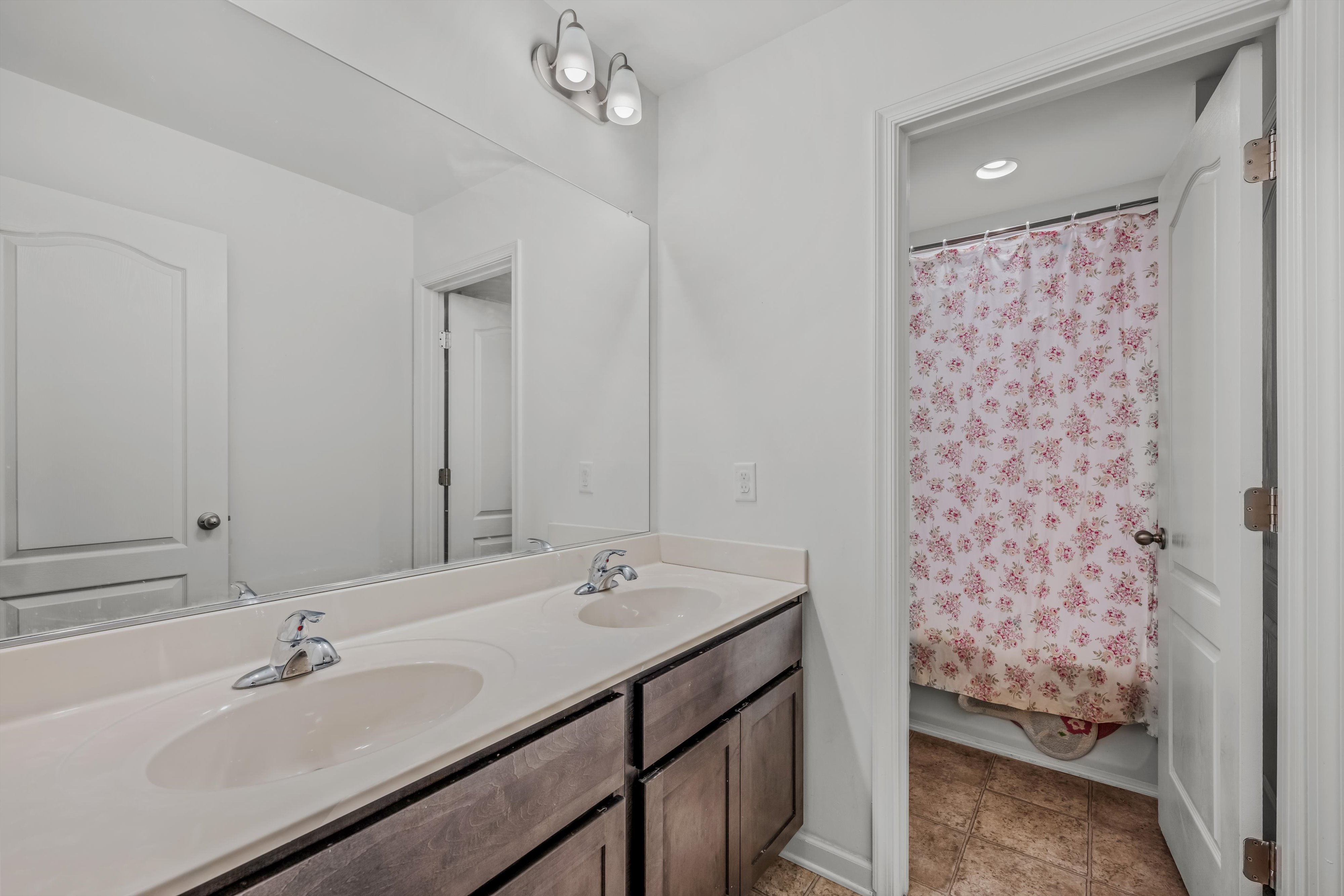 Matinsburg, West Virginia, 25403, United States, 4 Bedrooms Bedrooms, ,Residential,For Sale,1977883