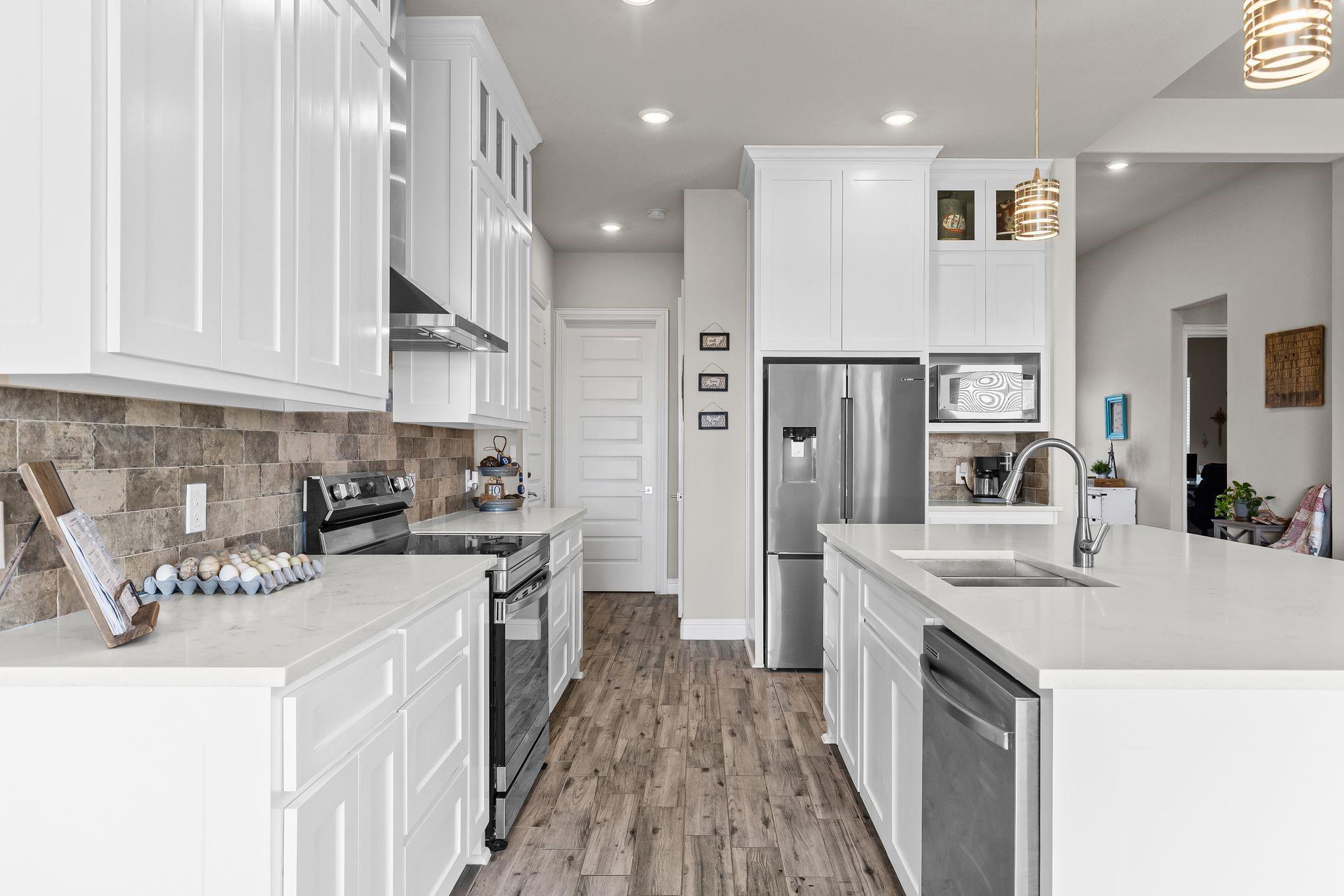 Leonard, Texas, 75452, United States, 4 Bedrooms Bedrooms, ,3 BathroomsBathrooms,Residential,For Sale,1980079