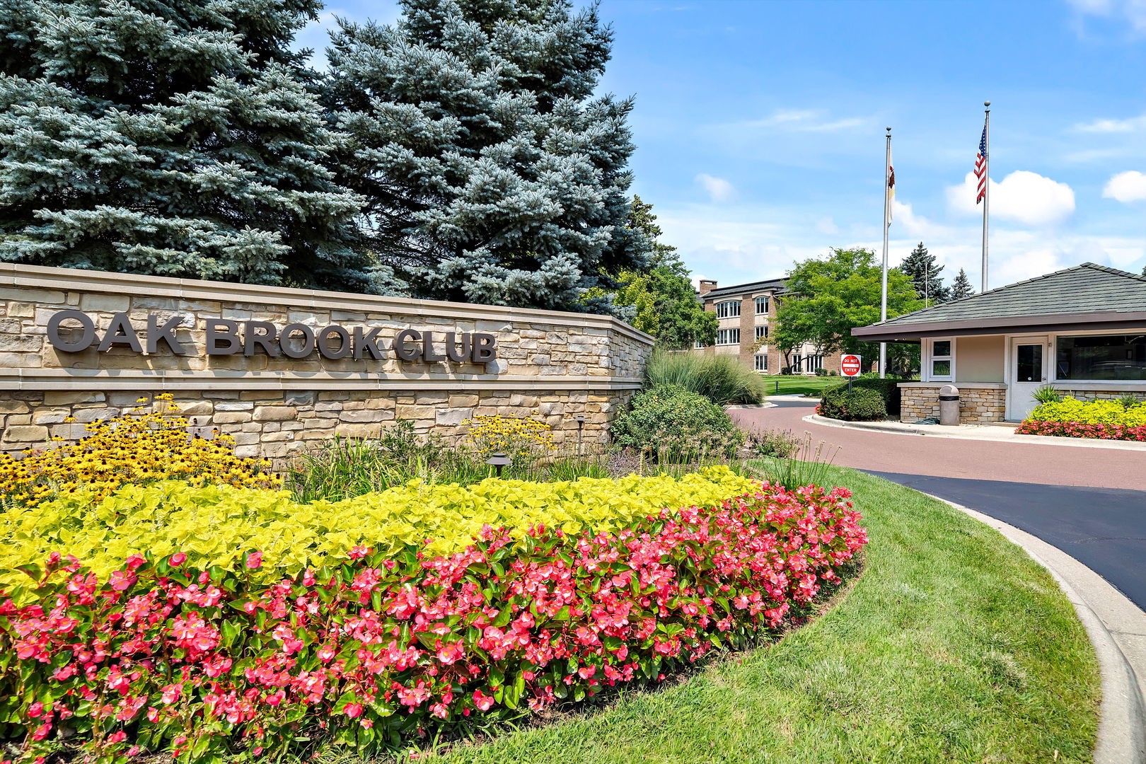 Oak Brook, Illinois, 60523, United States, 2 Bedrooms Bedrooms, ,2 BathroomsBathrooms,Residential,For Sale,1927231