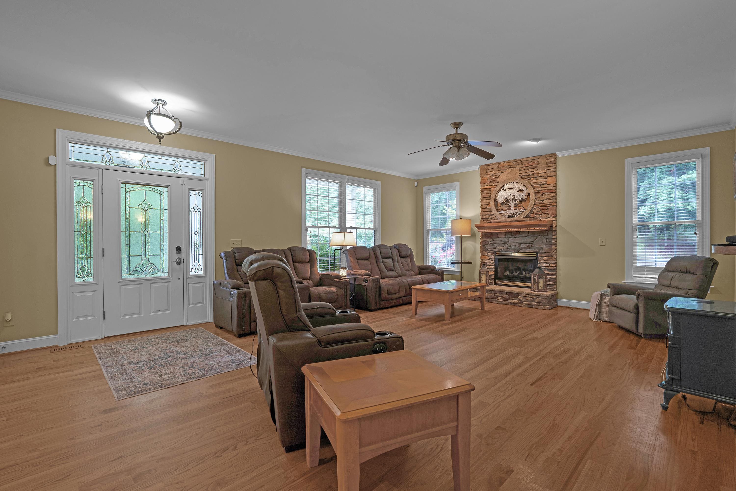 Landrum, South Carolina, 29356, United States, 5 Bedrooms Bedrooms, ,4 BathroomsBathrooms,Residential,For Sale,1868814