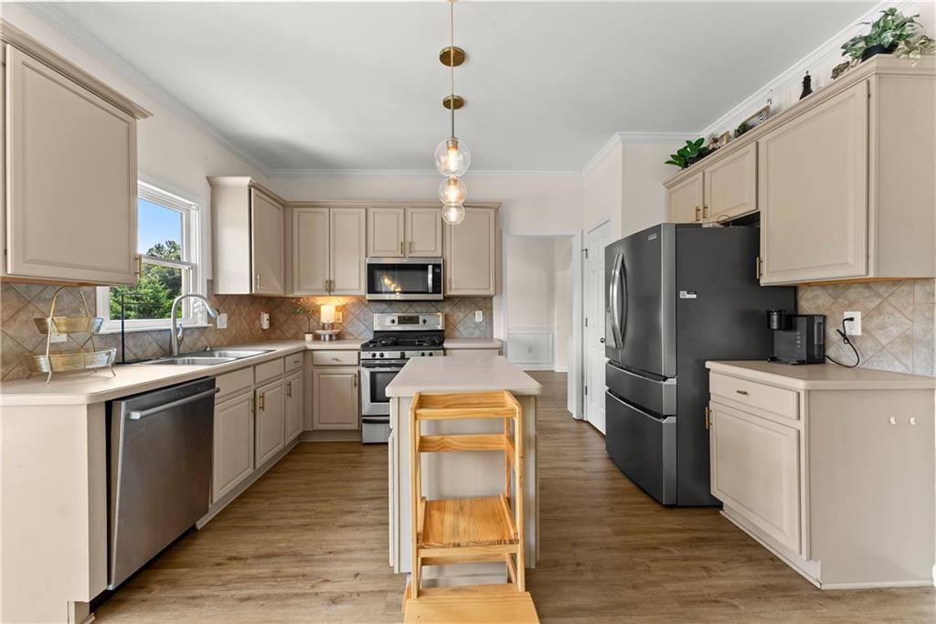 Gainesville, Georgia, 30506, United States, 4 Bedrooms Bedrooms, ,3 BathroomsBathrooms,Residential,For Sale,1977556