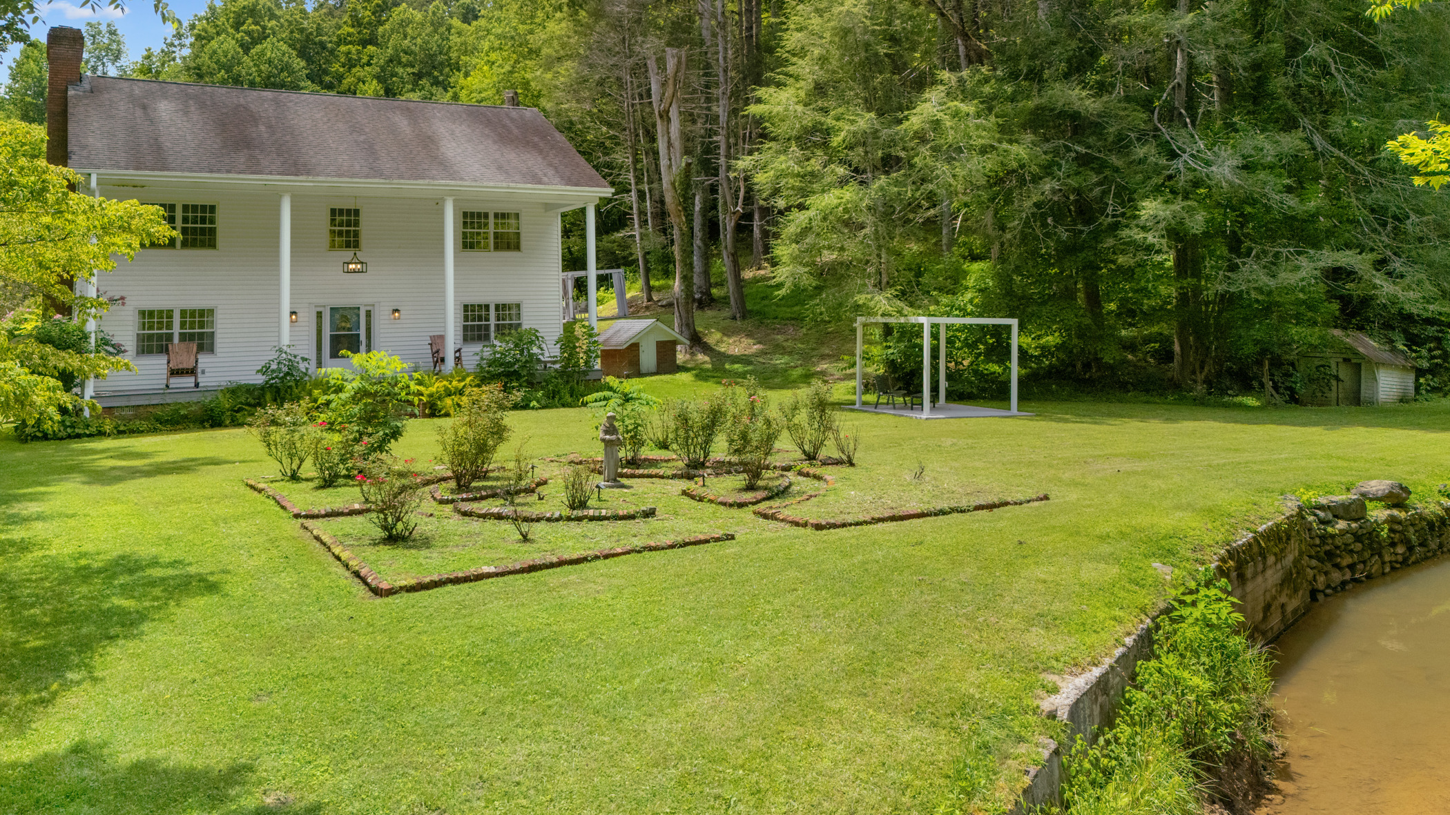 Gatlinburg, Tennessee, 37738, United States, 4 Bedrooms Bedrooms, ,3 BathroomsBathrooms,Residential,For Sale,1974957