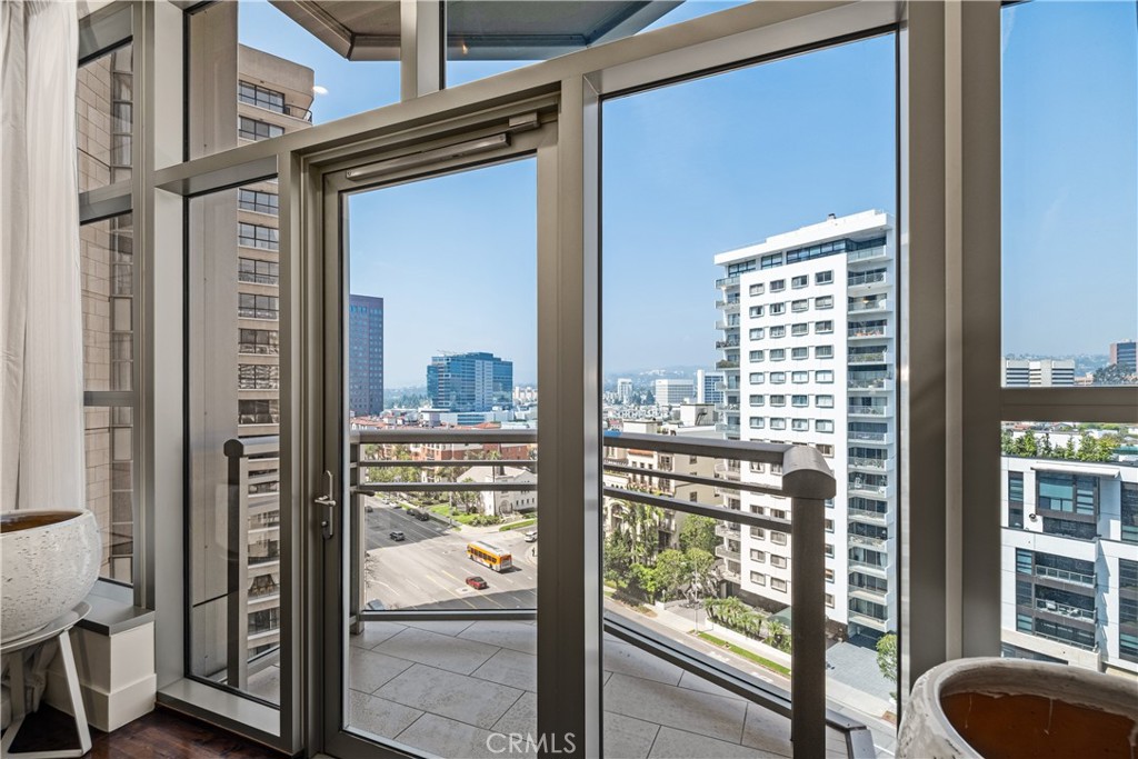 Los Angeles, California, 90024, United States, 2 Bedrooms Bedrooms, ,3 BathroomsBathrooms,Residential,For Sale,1829595