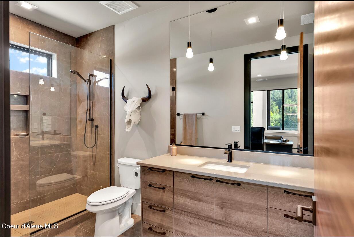 Coeur D'alene, Idaho, 83814, United States, 4 Bedrooms Bedrooms, ,4 BathroomsBathrooms,Residential,For Sale,1927385