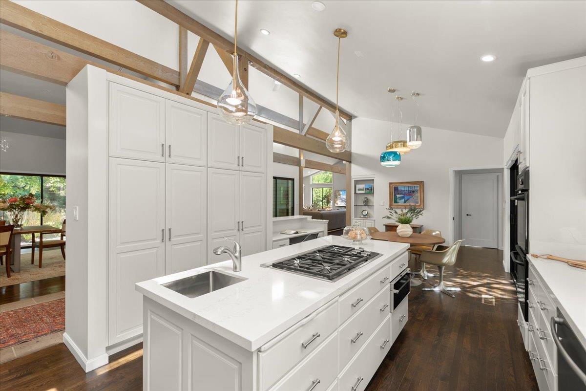 Los Altos Hills, California, 94022, United States, 5 Bedrooms Bedrooms, ,5 BathroomsBathrooms,Residential,For Sale,1907317