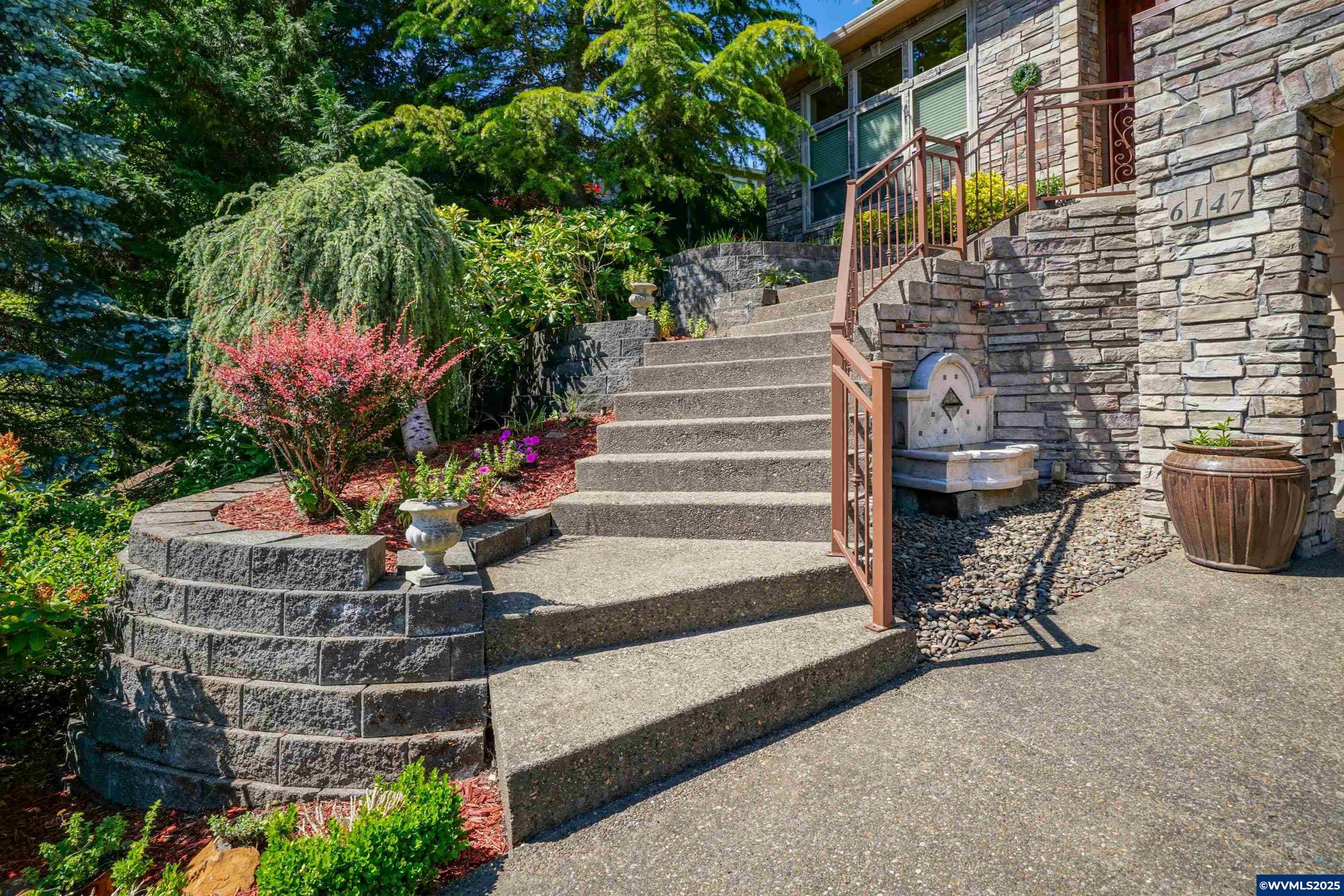 Salem, Oregon, 97306, United States, 4 Bedrooms Bedrooms, ,4 BathroomsBathrooms,Residential,For Sale,1857548