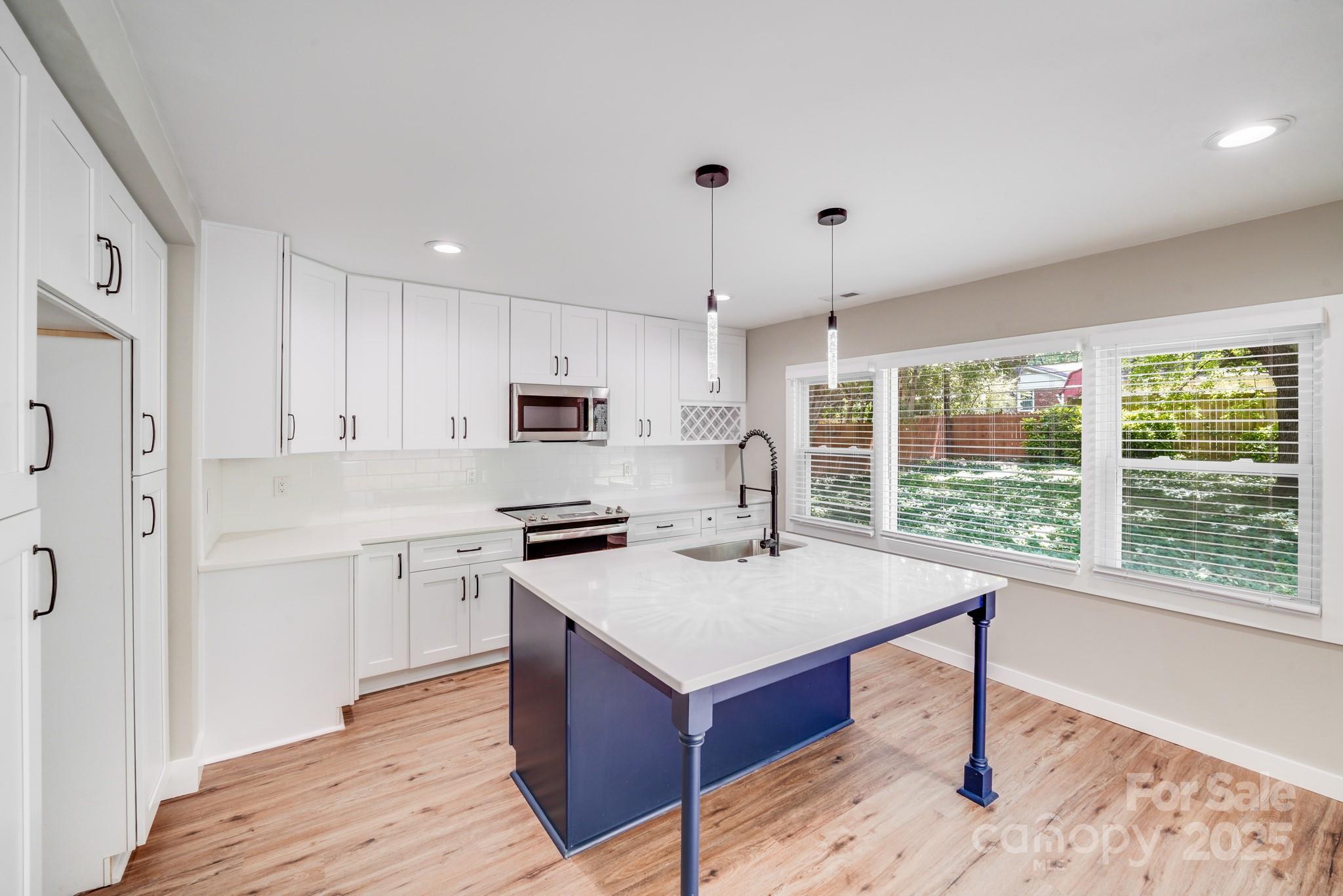 Charlotte, North Carolina, 28210, United States, 3 Bedrooms Bedrooms, ,3 BathroomsBathrooms,Residential,For Sale,1836887