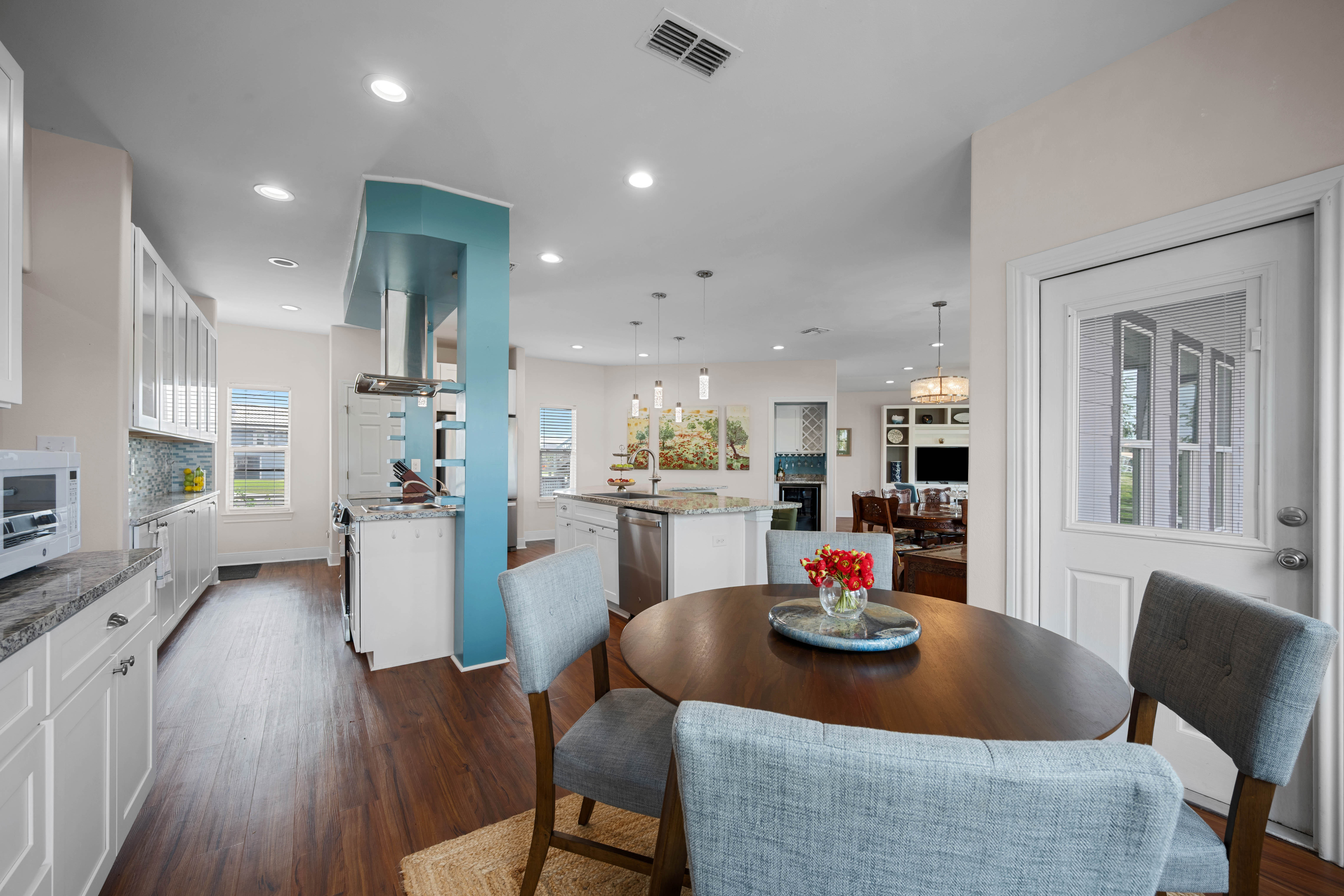  Beautiful Coastal Home on Oversized Lot - 物件實景