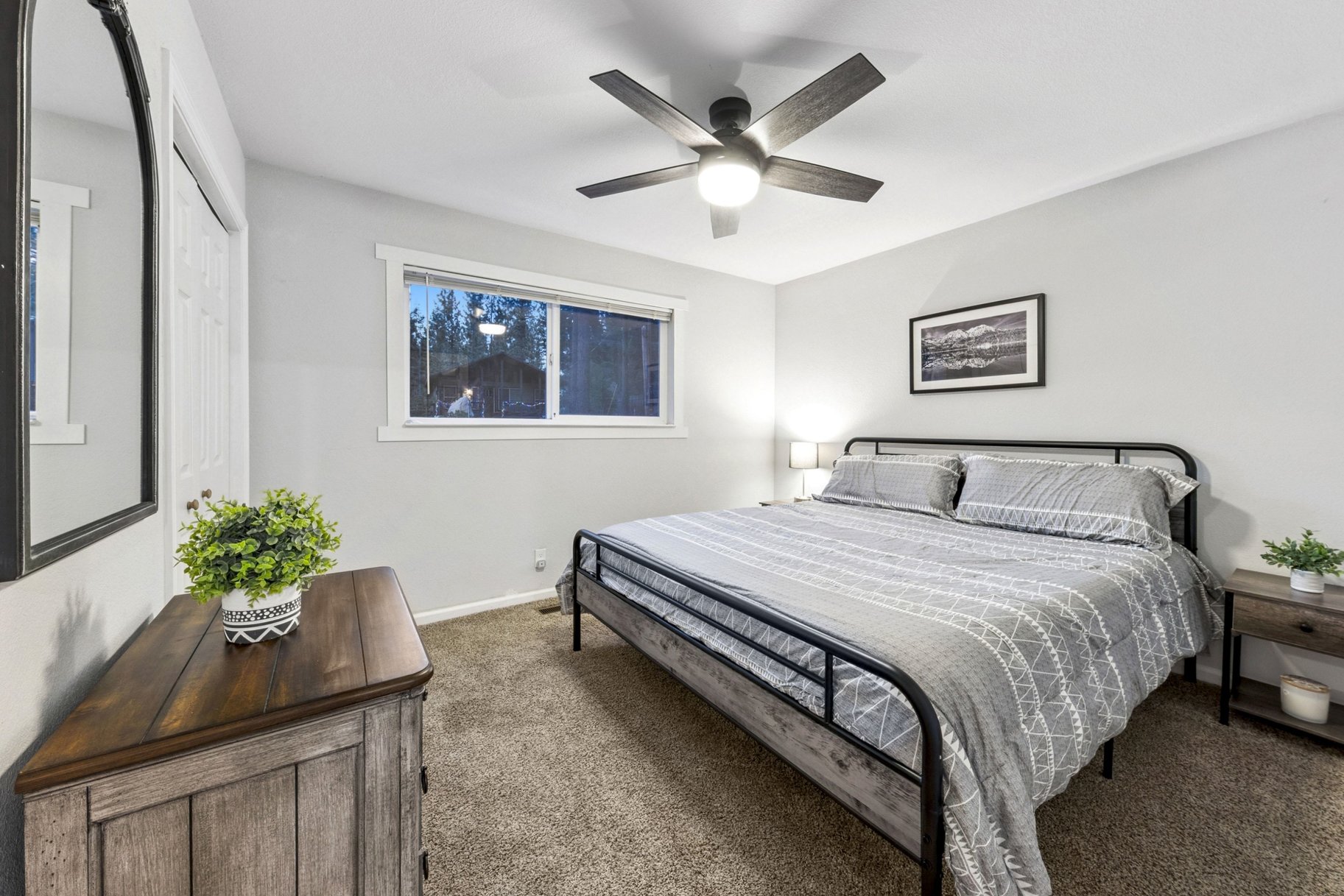  Move-In Ready 4 Bedroom Beauty  2022 Remodel  Fenced Yard, Forest Setting - 物件實景