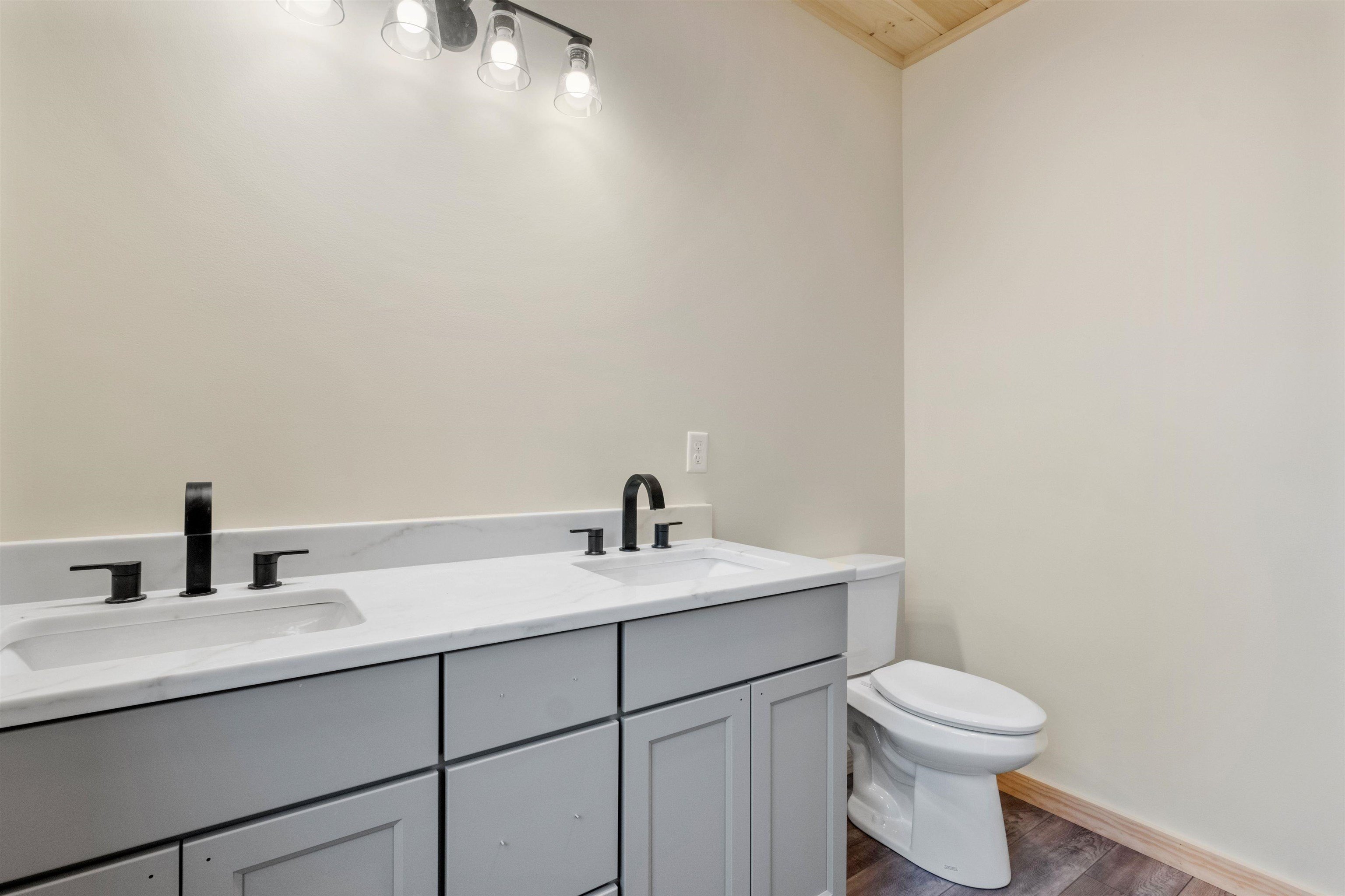 Thornton, New Hampshire, 03285, United States, 3 Bedrooms Bedrooms, ,3 BathroomsBathrooms,Residential,For Sale,1974297