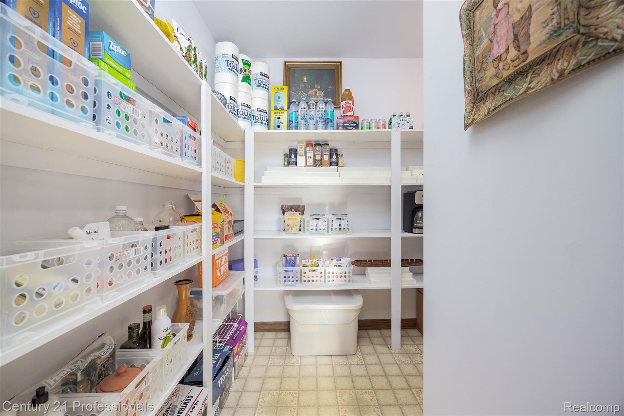 Rochester, Michigan, 48306, United States, 4 Bedrooms Bedrooms, ,3 BathroomsBathrooms,Residential,For Sale,1980039