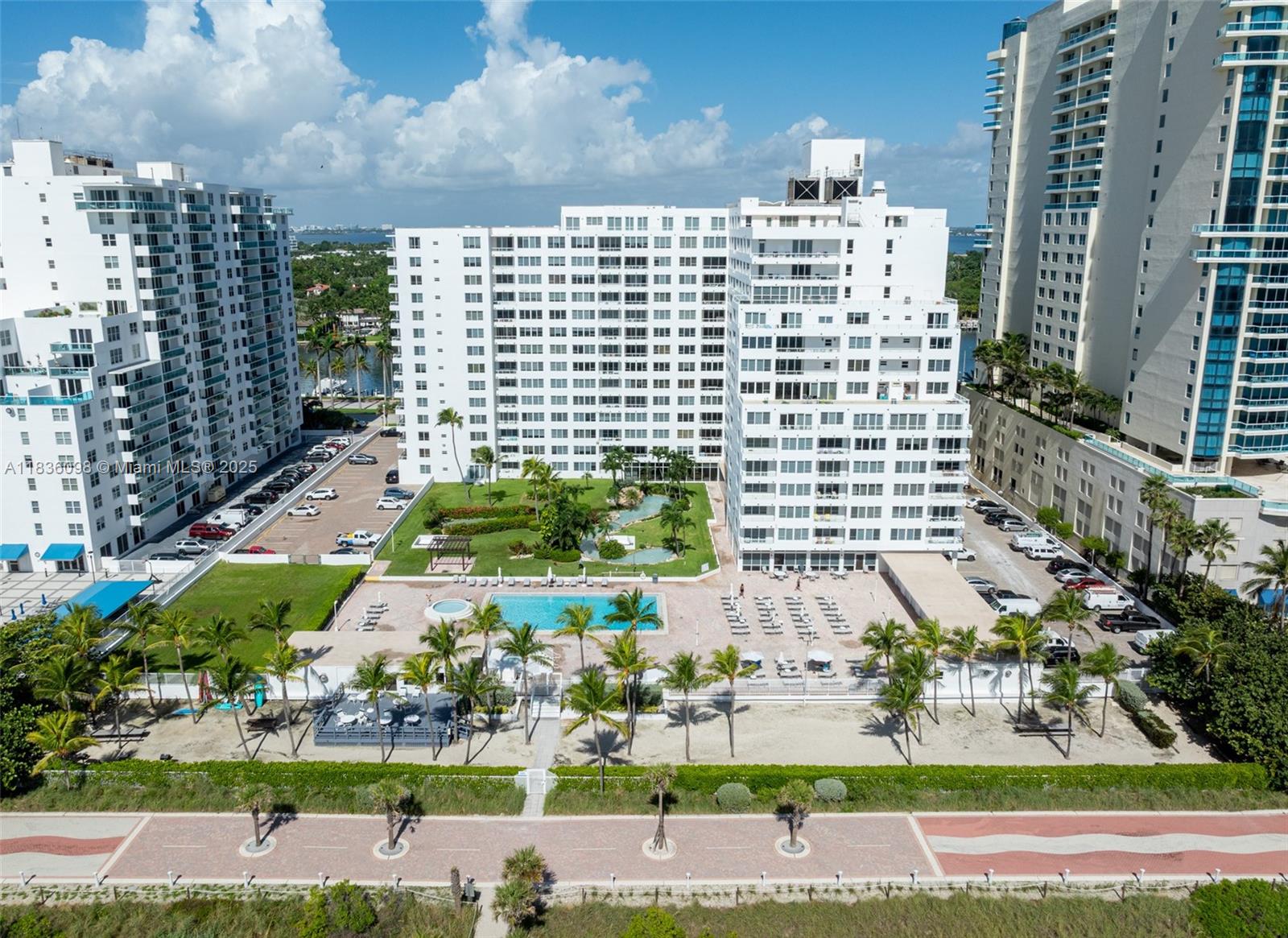 Miami Beach, Florida, 33140, United States, 2 Bedrooms Bedrooms, ,2 BathroomsBathrooms,Residential,For Sale,1885385