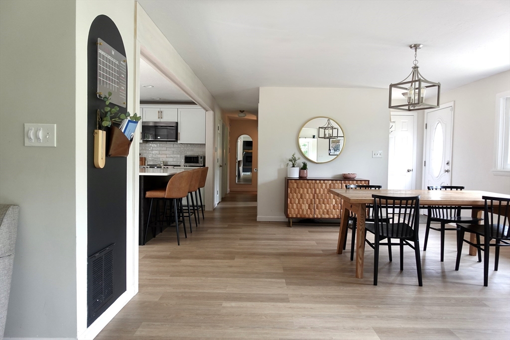 Franklin, Massachusetts, 02038, United States, 3 Bedrooms Bedrooms, ,1 BathroomBathrooms,Residential,For Sale,1972596