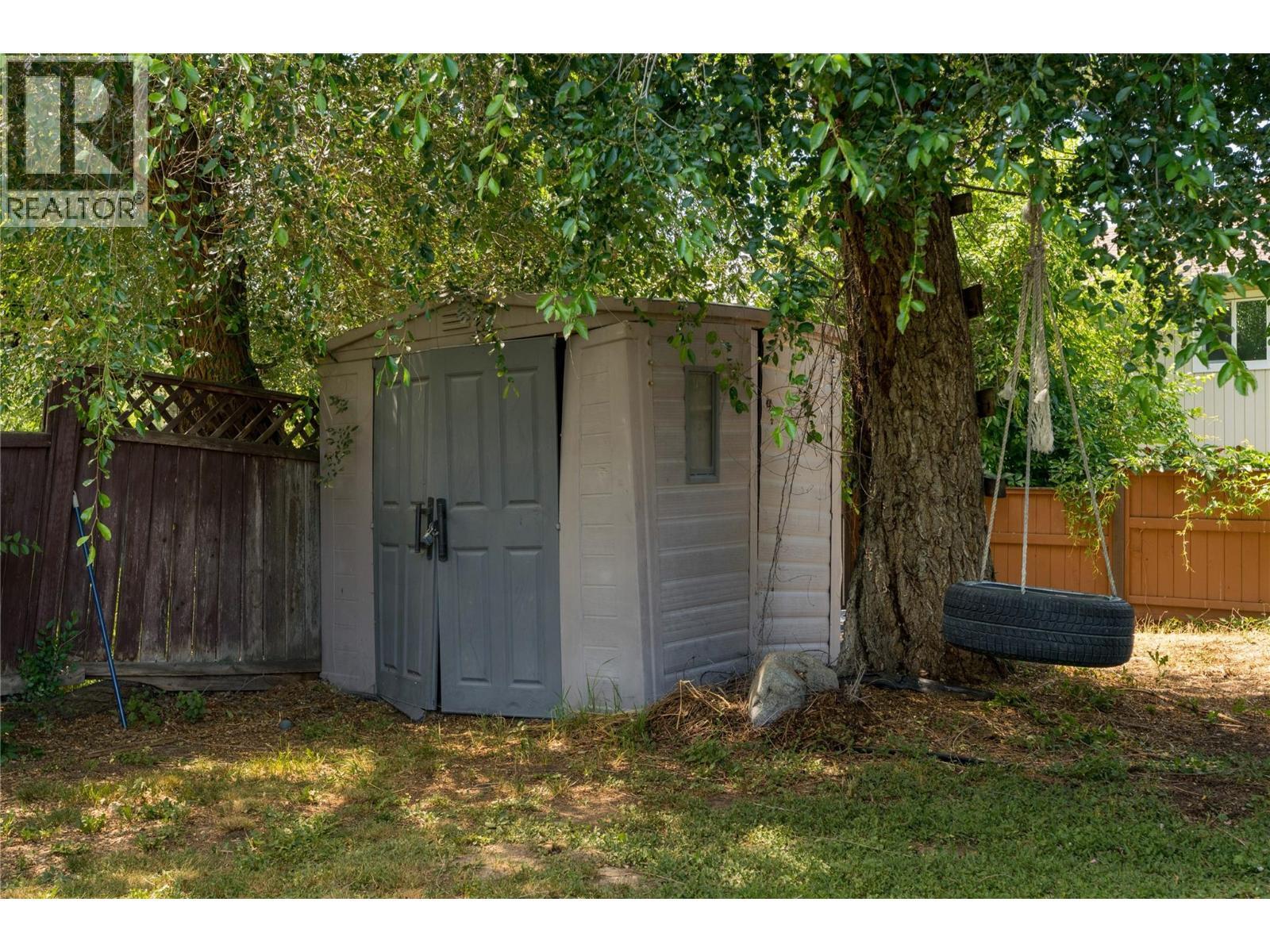 KELOWNA, British Columbia, V1V 1S9, CA, 4 Bedrooms Bedrooms, ,3 BathroomsBathrooms,Residential,For Sale,1895438