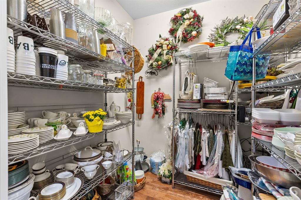 Waco, Texas, 76708, United States, 4 Bedrooms Bedrooms, ,4 BathroomsBathrooms,Residential,For Sale,1989175