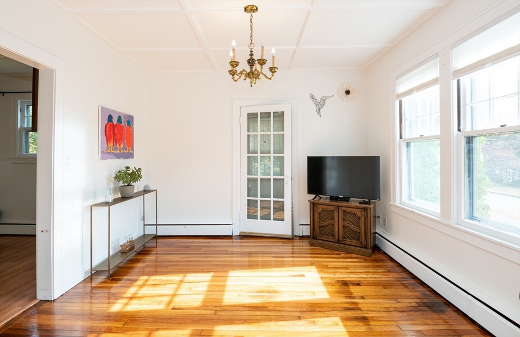 Stoneham, Massachusetts, 02180, United States, 3 Bedrooms Bedrooms, ,1 BathroomBathrooms,Residential,For Sale,1974413