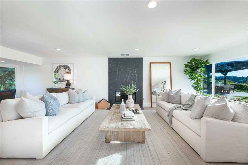 Woodland Hills, California, 91367, United States, 5 Bedrooms Bedrooms, ,4 BathroomsBathrooms,Residential,For Sale,2003511