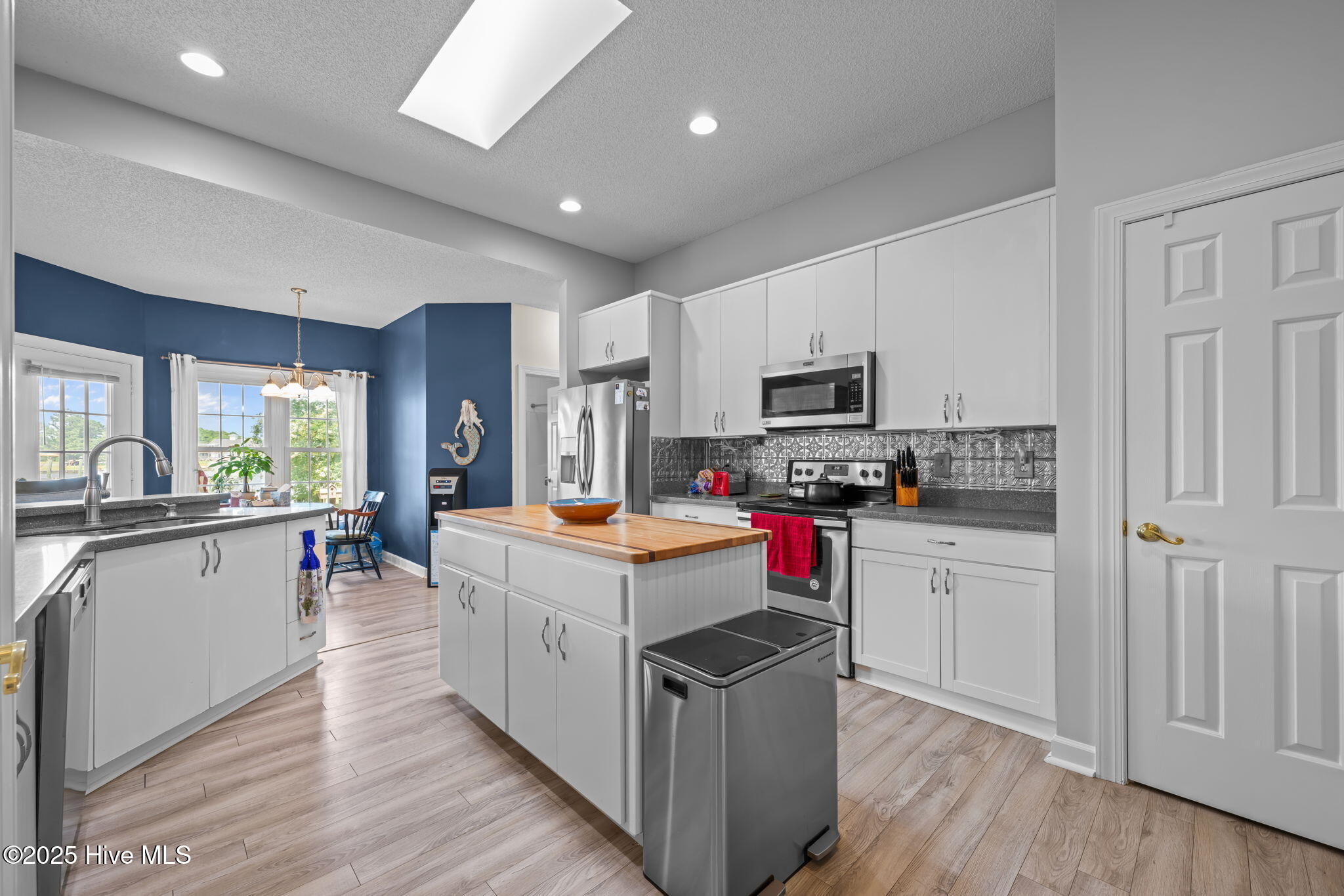 New Bern, North Carolina, 28560, United States, 4 Bedrooms Bedrooms, ,3 BathroomsBathrooms,Residential,For Sale,1946891